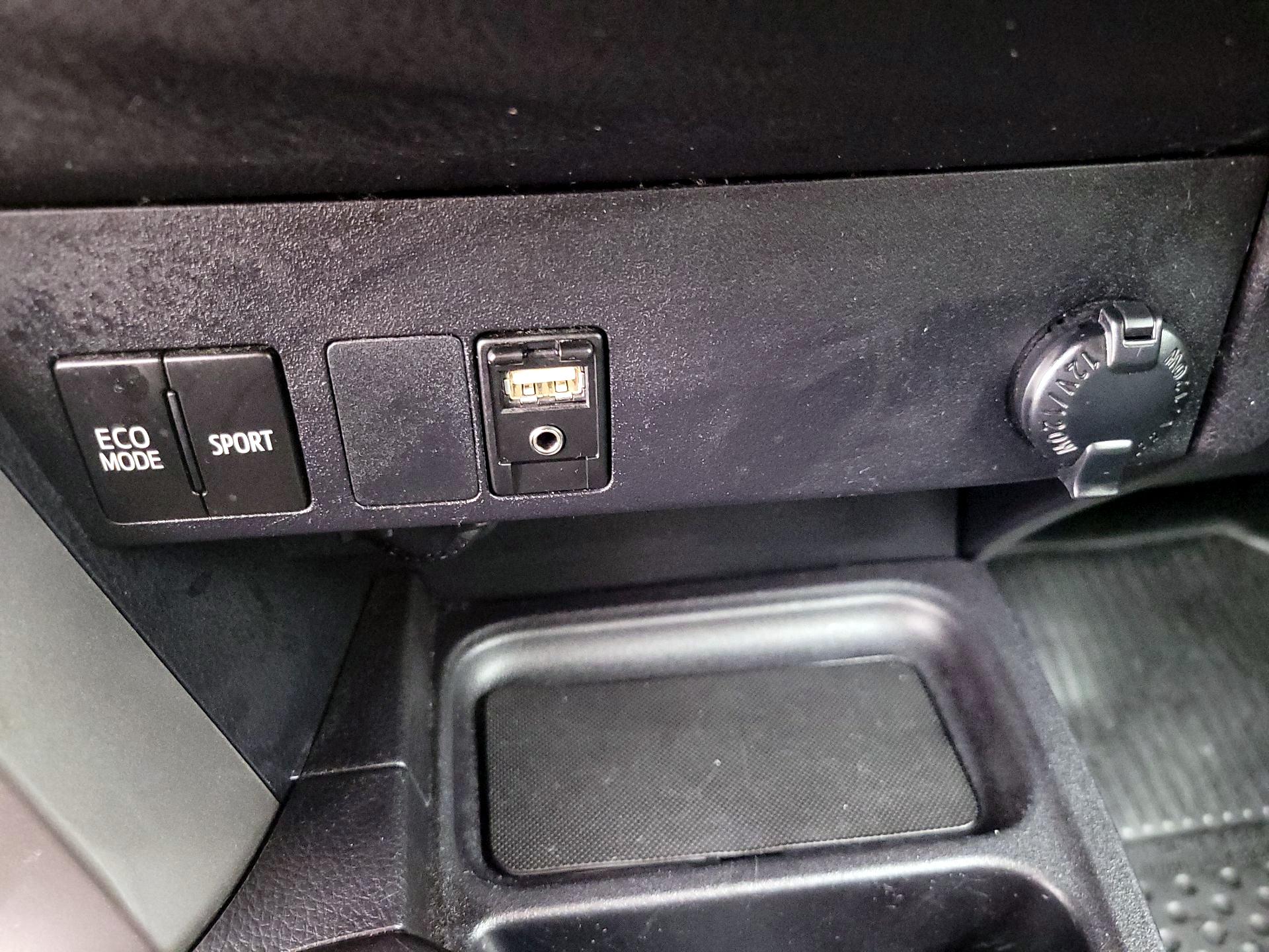Thumbnail: 2018 Toyota RAV4 - 18