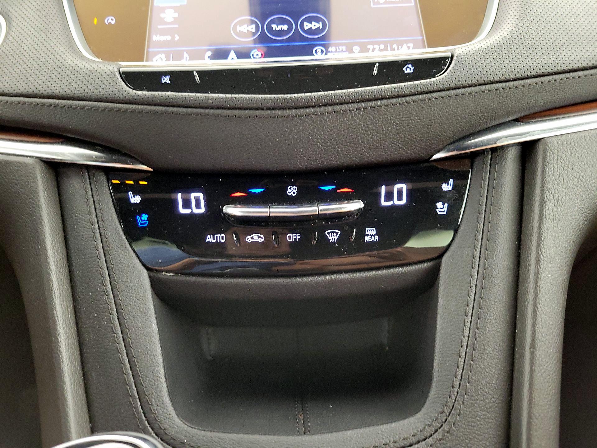 Thumbnail: 2023 Cadillac XT5 - 17