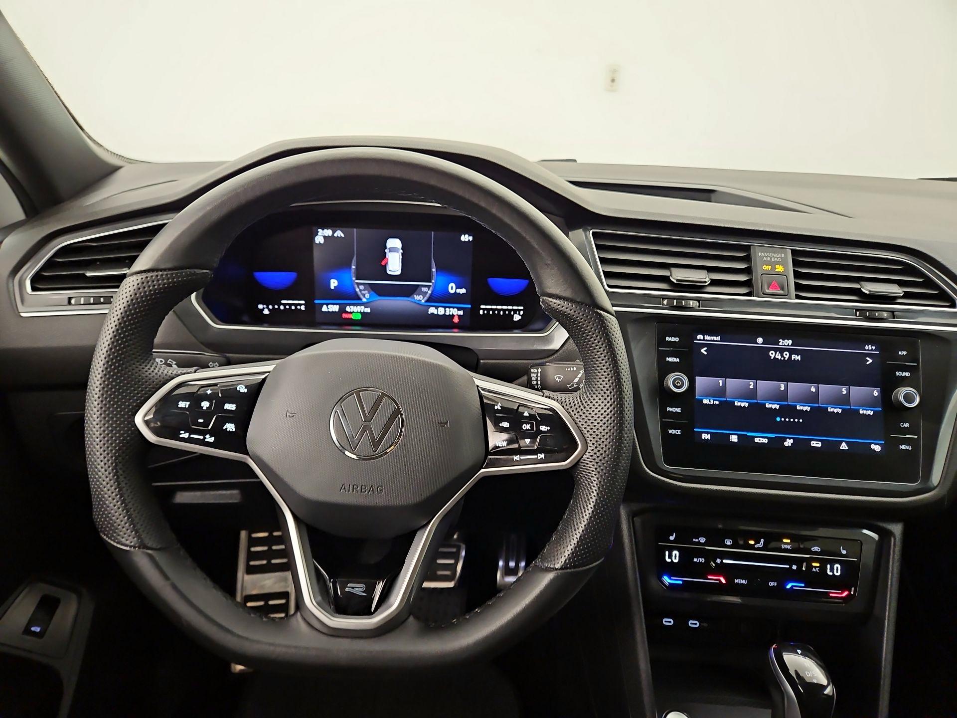 Thumbnail: 2022 Volkswagen Tiguan - 10
