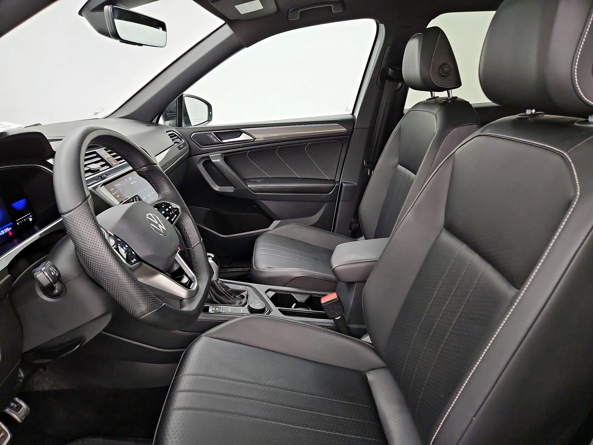 Thumbnail: 2022 Volkswagen Tiguan - 11
