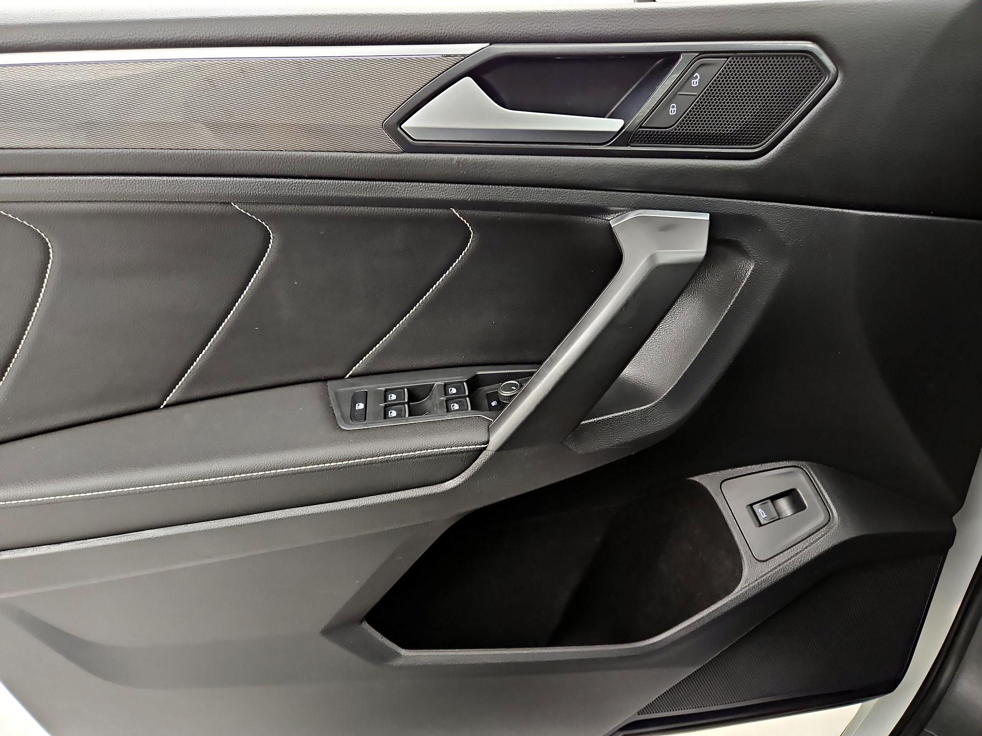 Thumbnail: 2022 Volkswagen Tiguan - 12