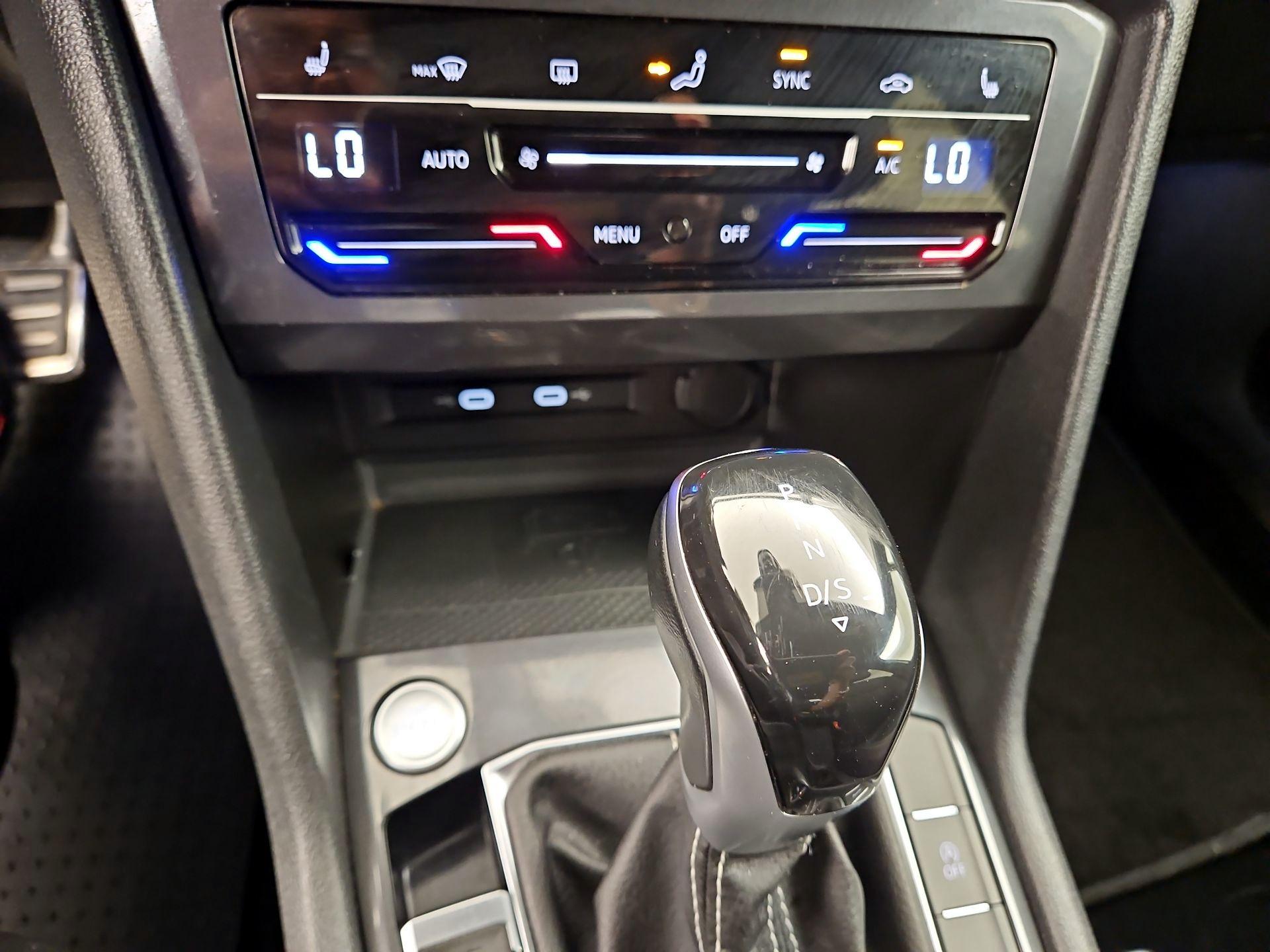 Thumbnail: 2022 Volkswagen Tiguan - 16