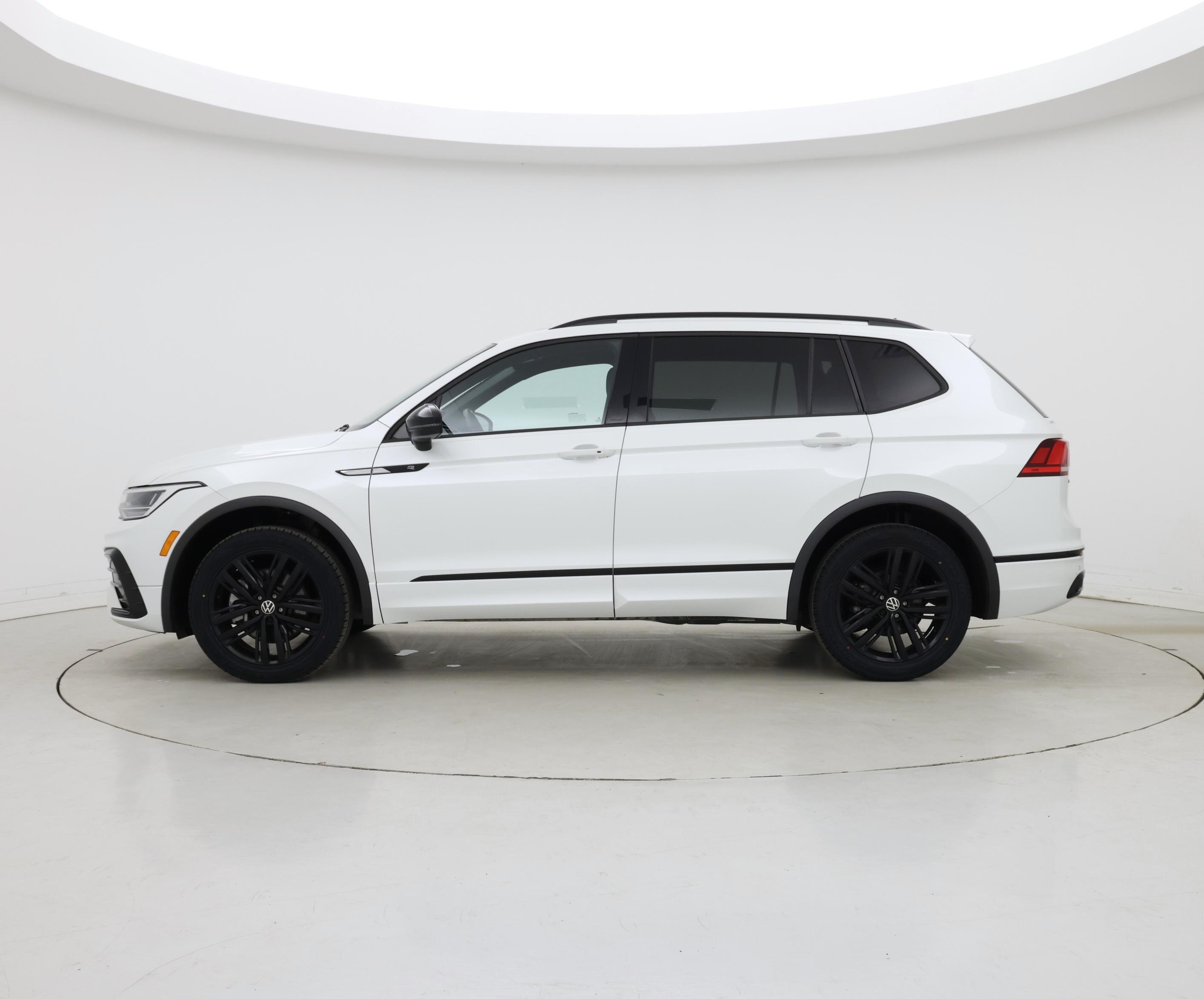Thumbnail: 2022 Volkswagen Tiguan - 3