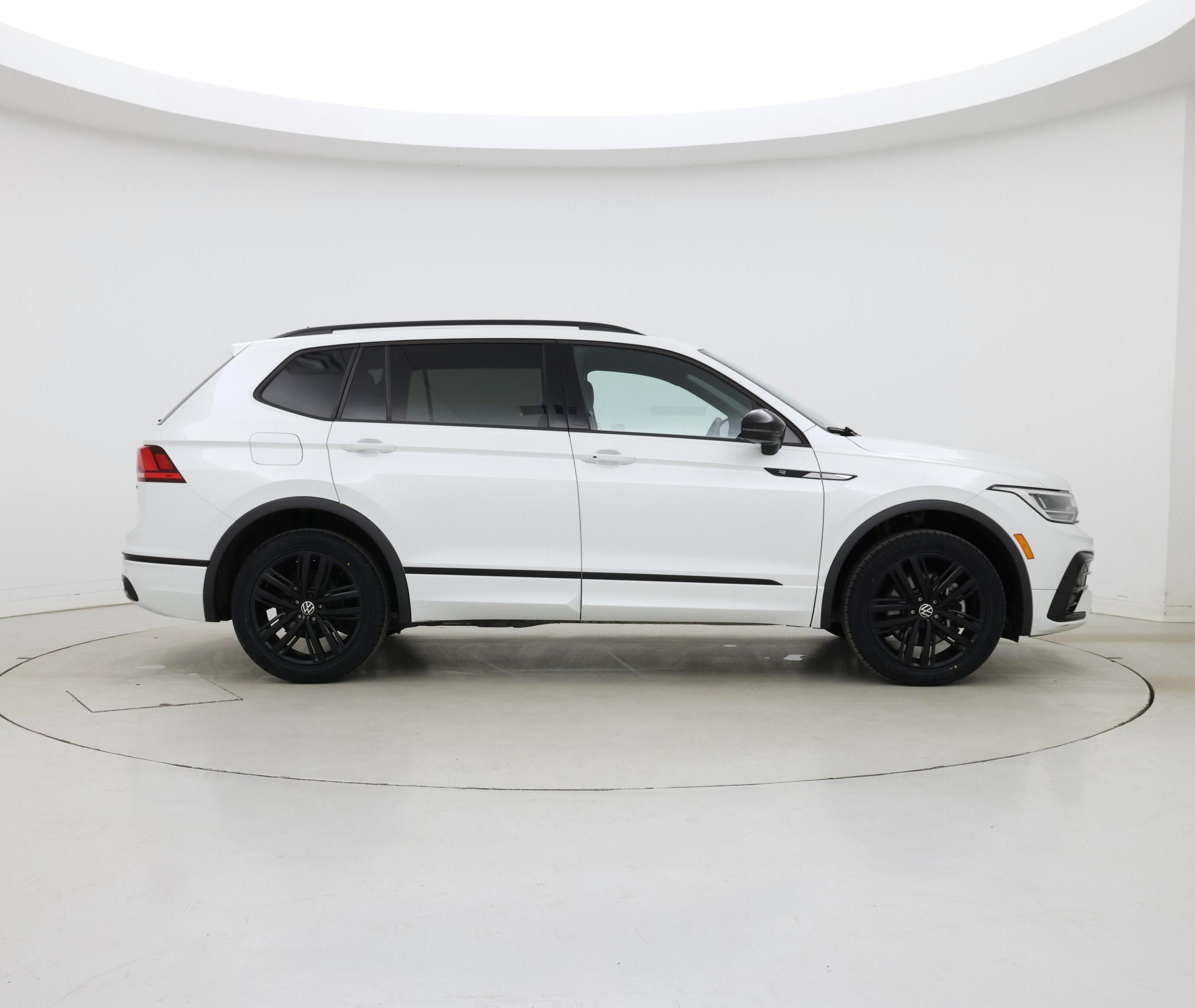 Thumbnail: 2022 Volkswagen Tiguan - 7