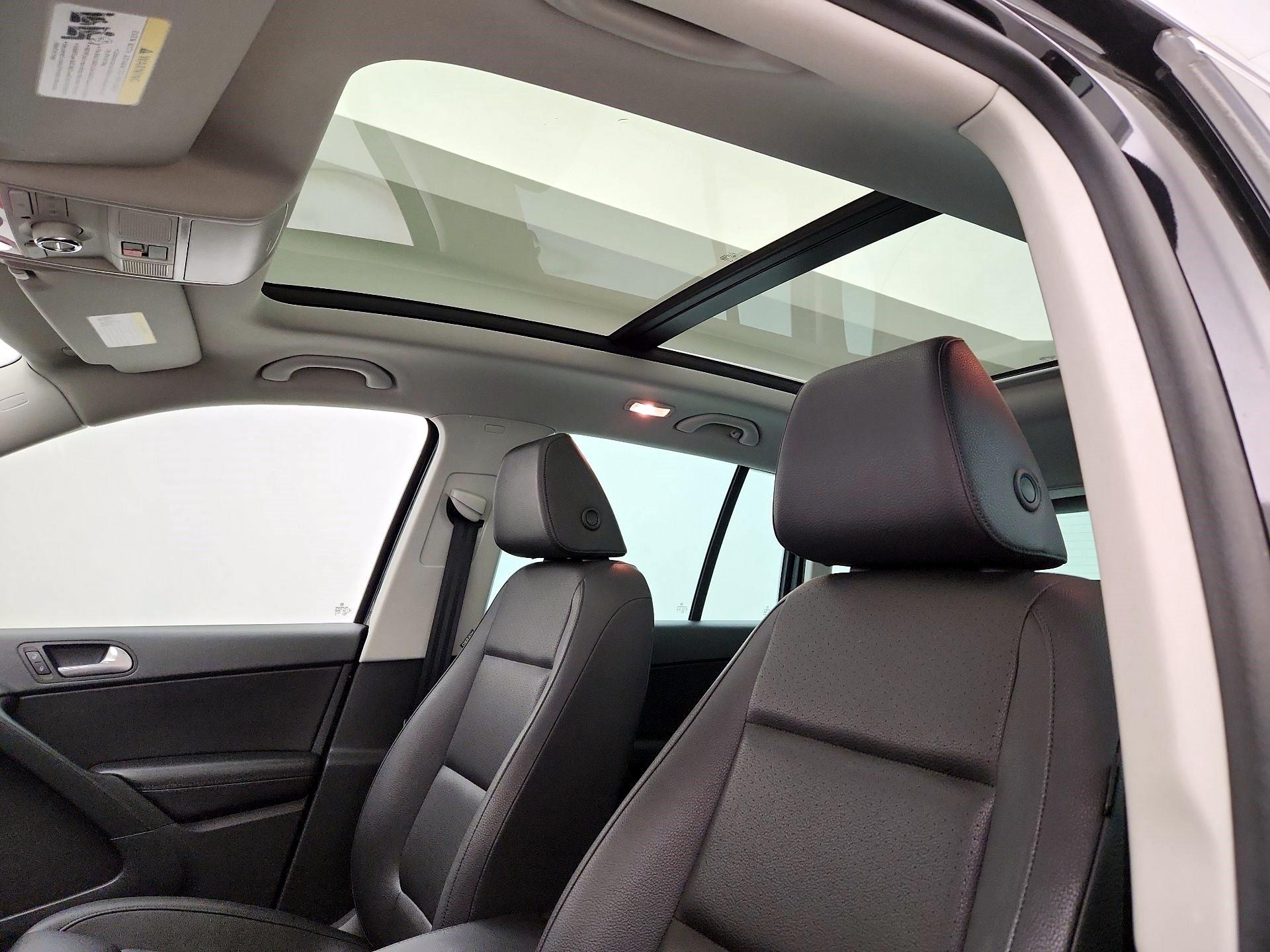 Thumbnail: 2017 Volkswagen Tiguan - 19