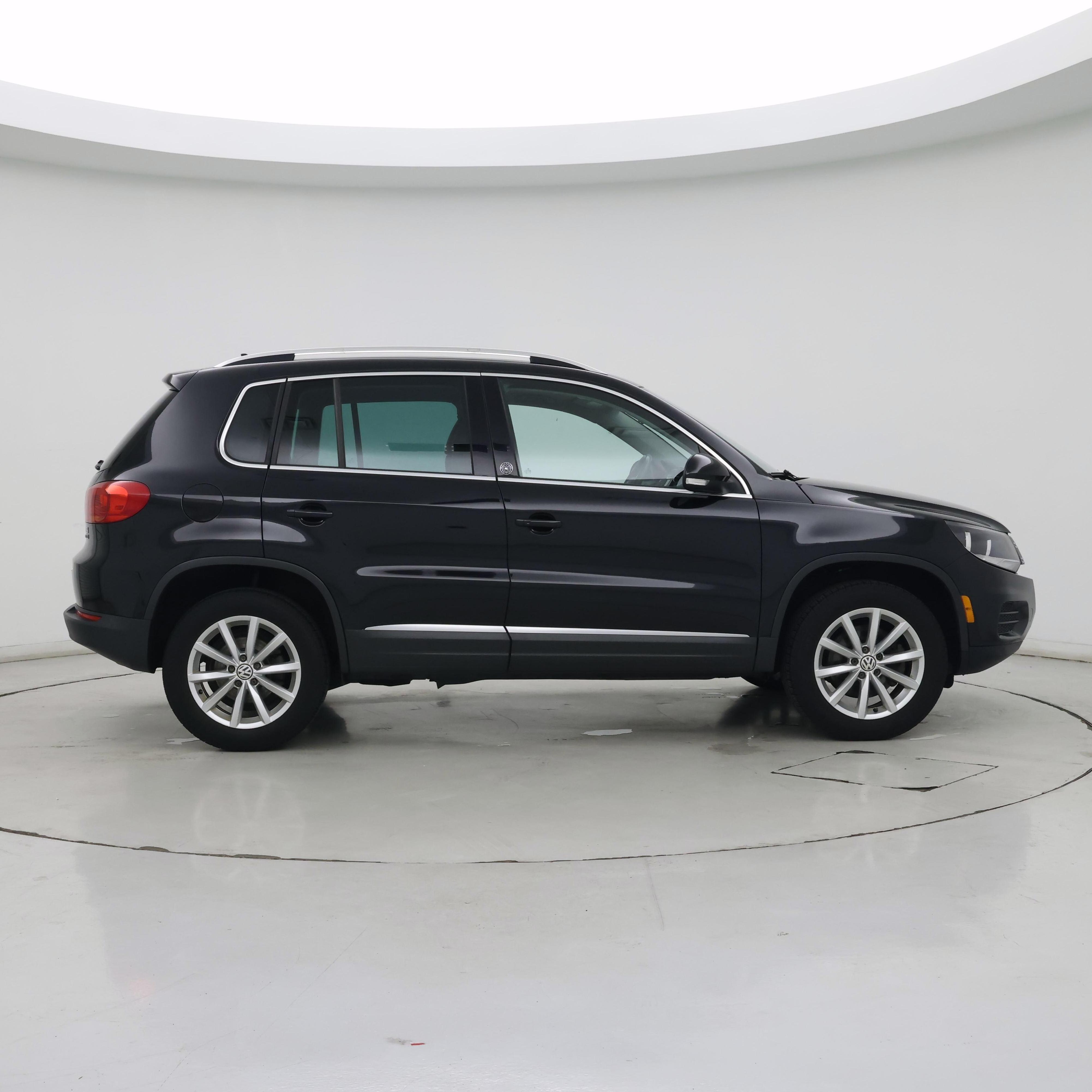 Thumbnail: 2017 Volkswagen Tiguan - 7