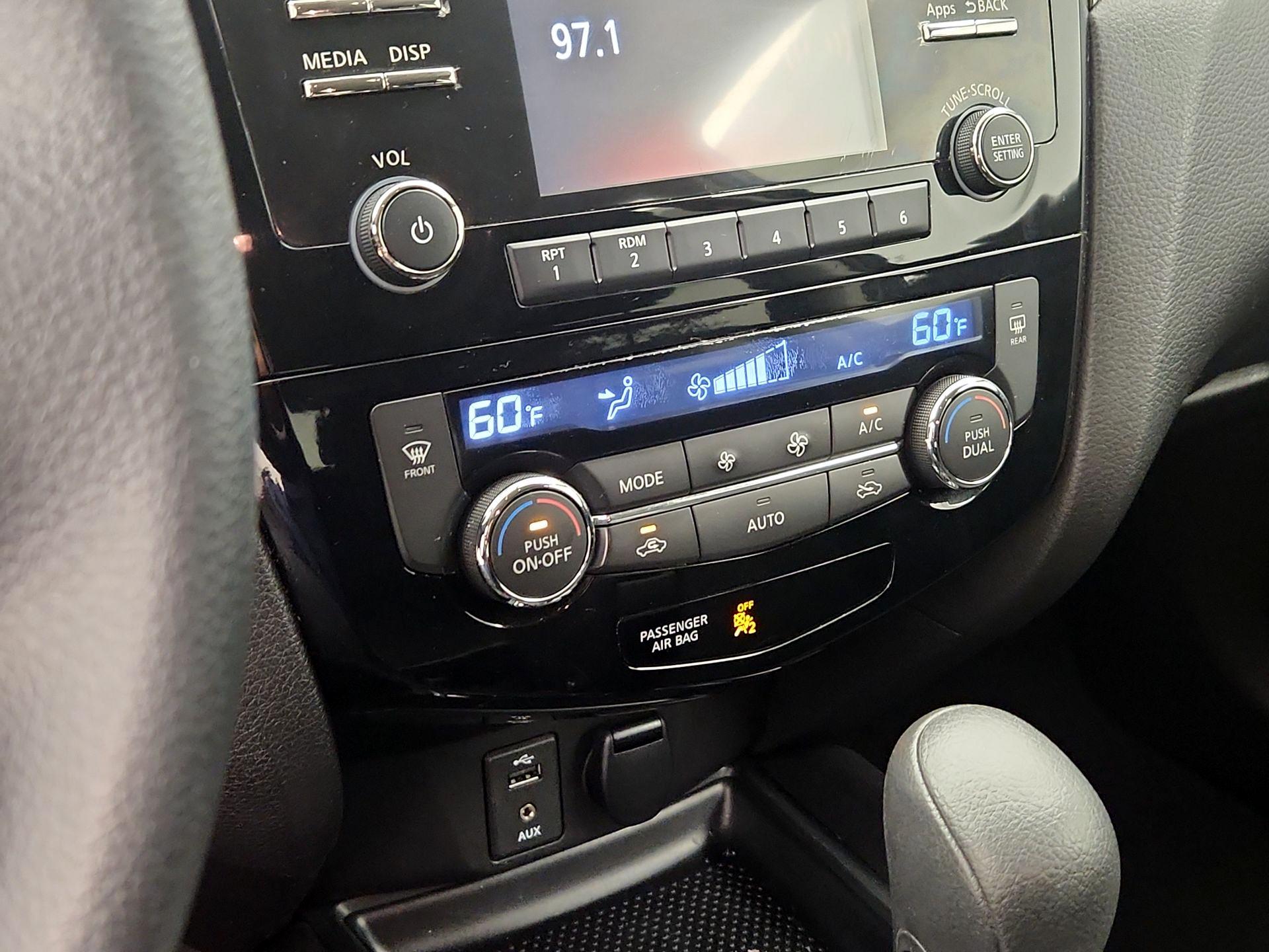 Thumbnail: 2014 Nissan Rogue - 16
