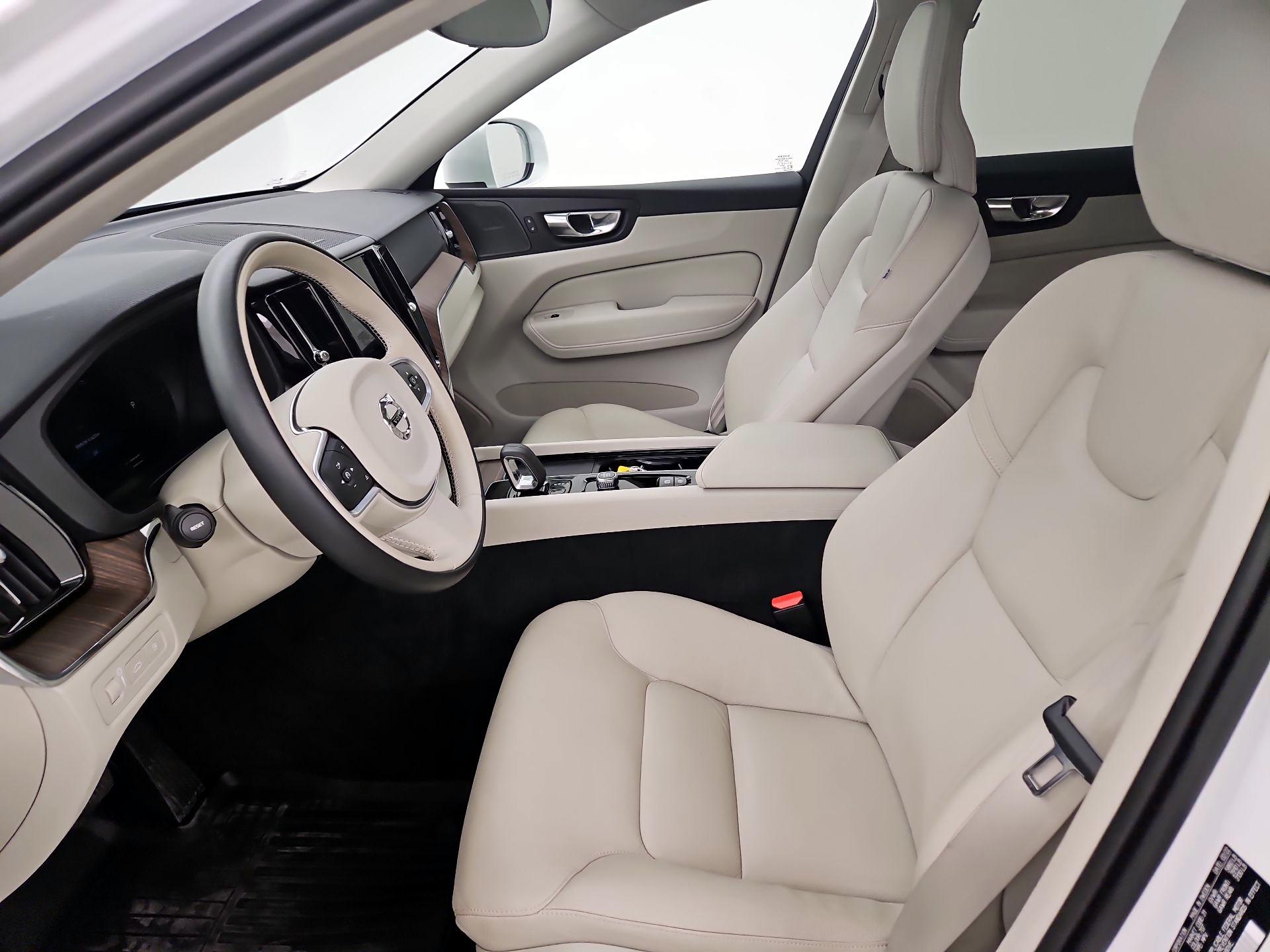 Thumbnail: 2022 Volvo XC60 - 11