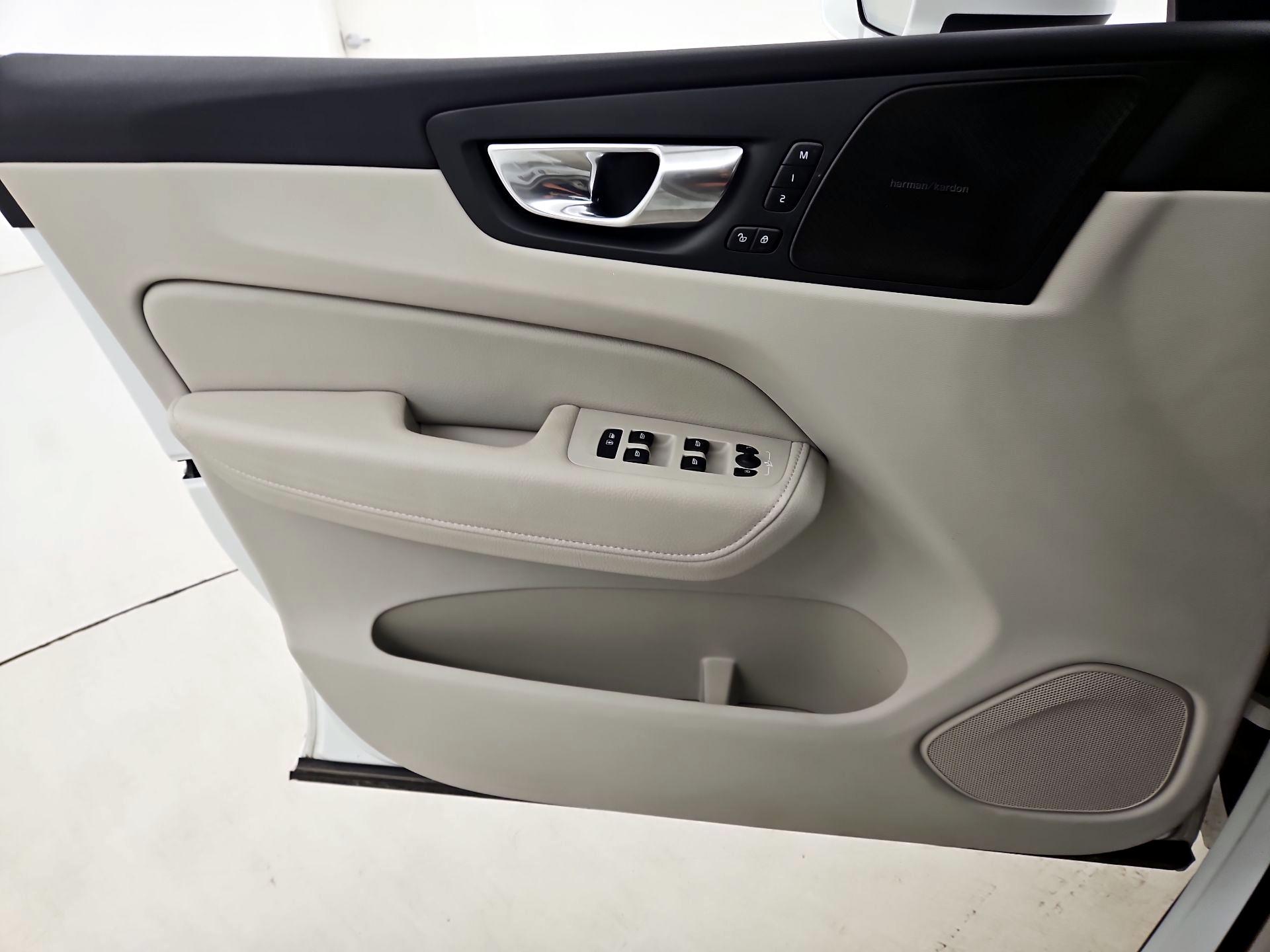 Thumbnail: 2022 Volvo XC60 - 12