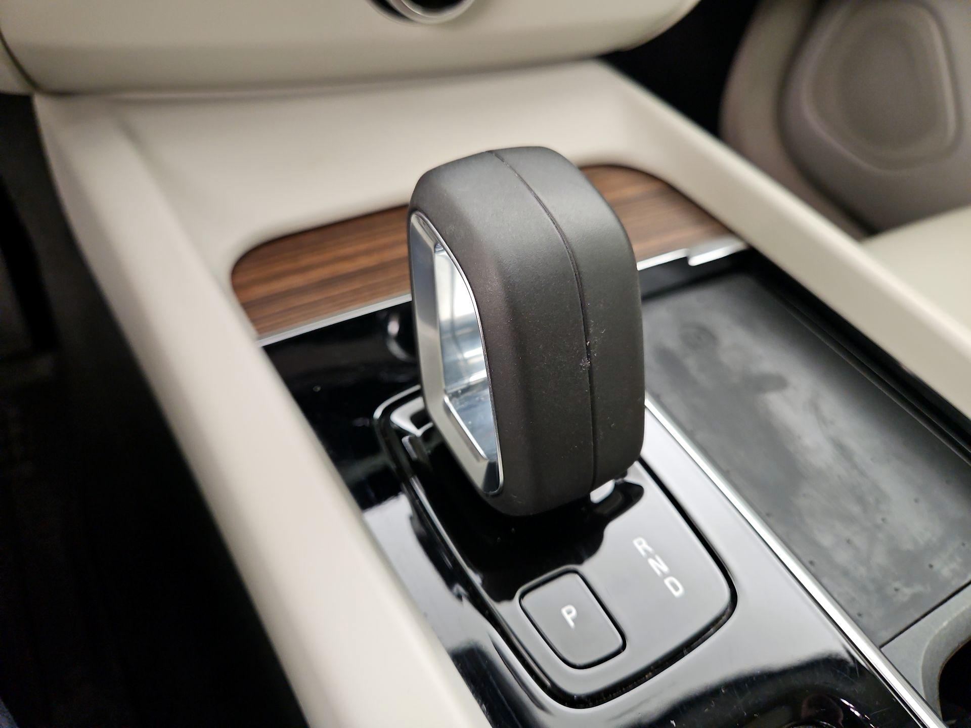Thumbnail: 2022 Volvo XC60 - 17