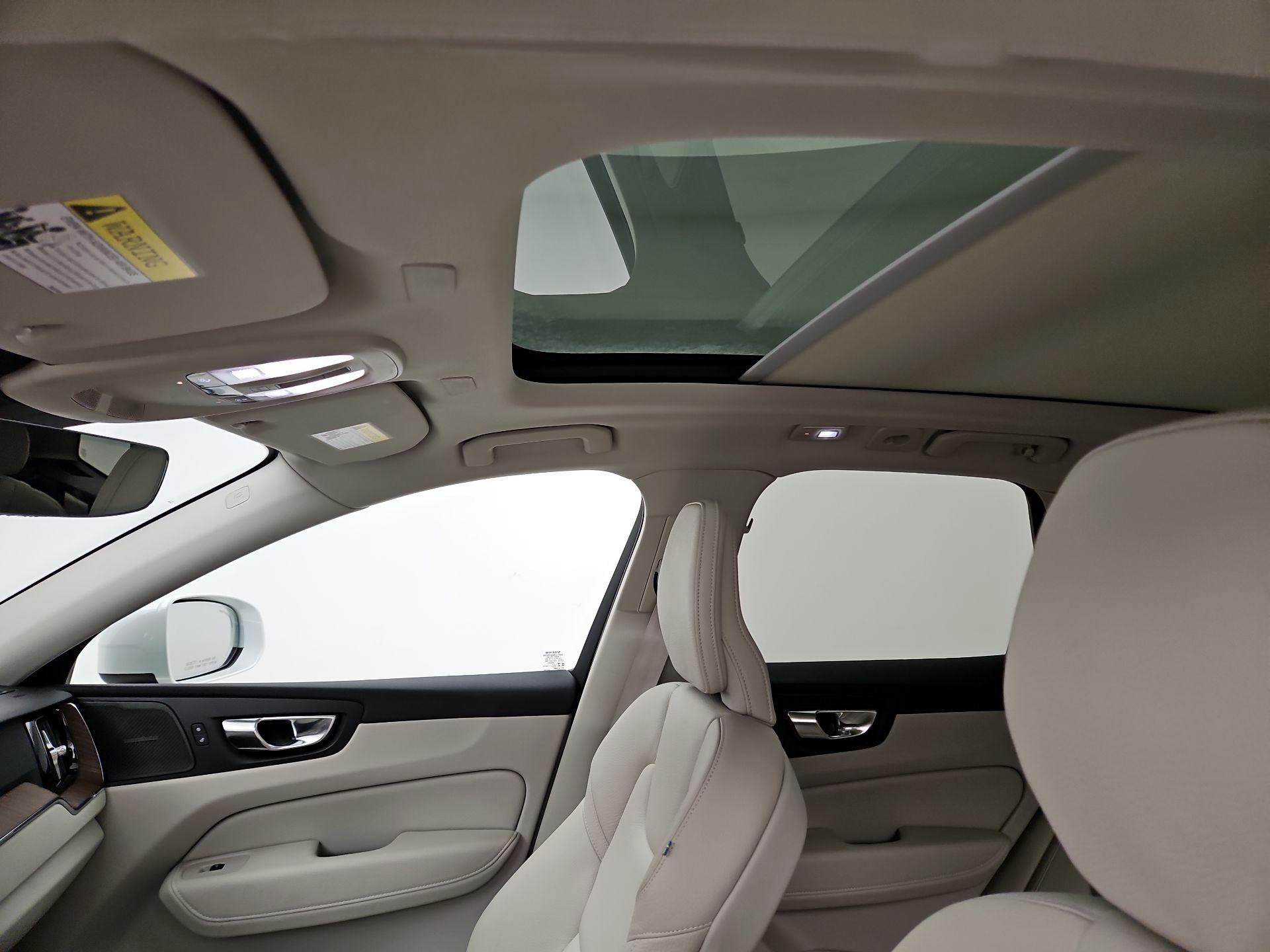 Thumbnail: 2022 Volvo XC60 - 18