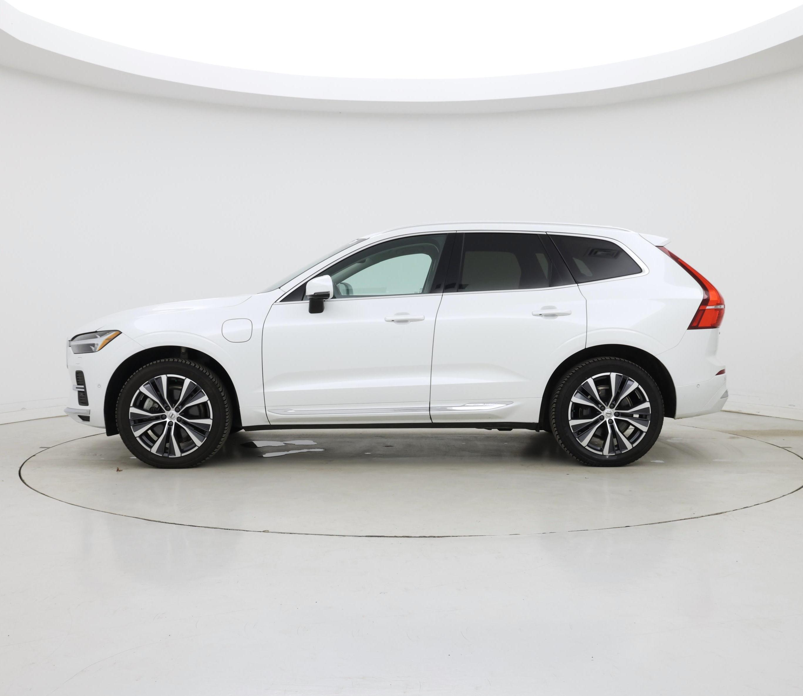 Thumbnail: 2022 Volvo XC60 - 3
