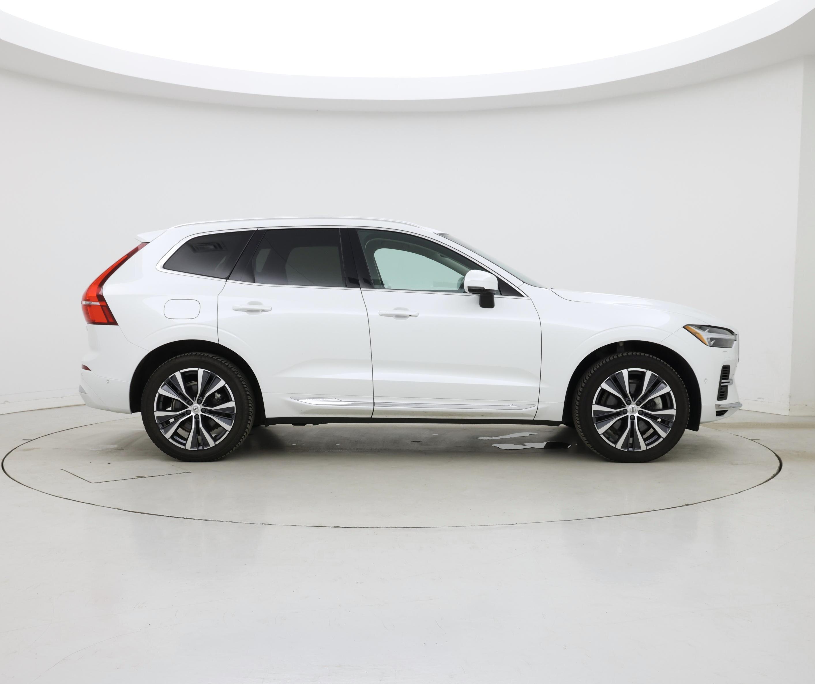 Thumbnail: 2022 Volvo XC60 - 7