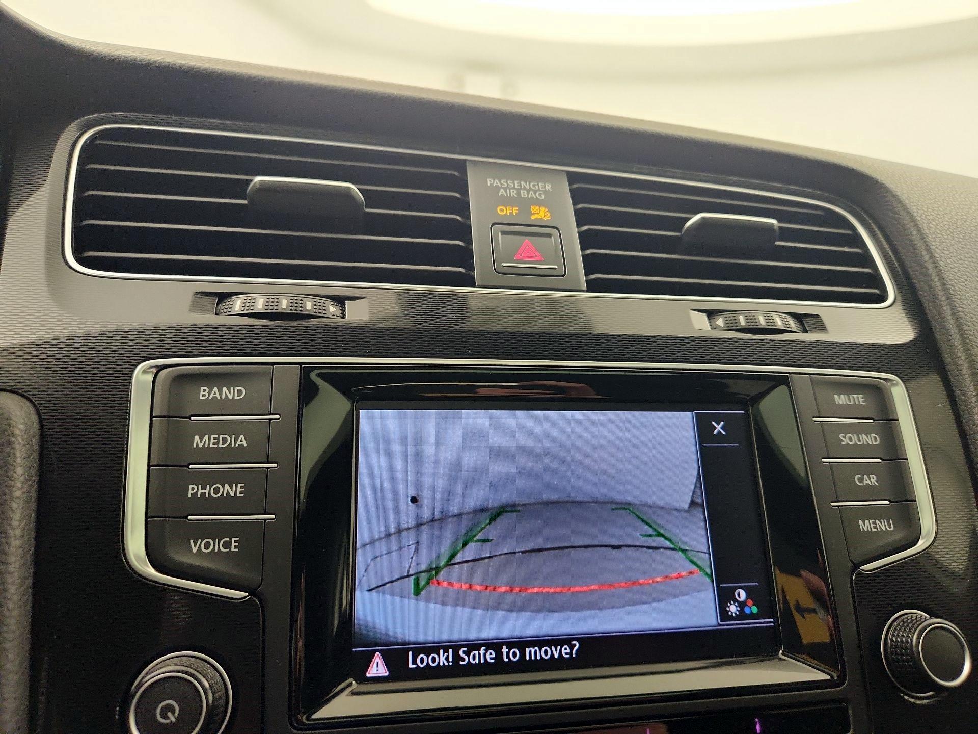 Thumbnail: 2015 Volkswagen Golf - 12