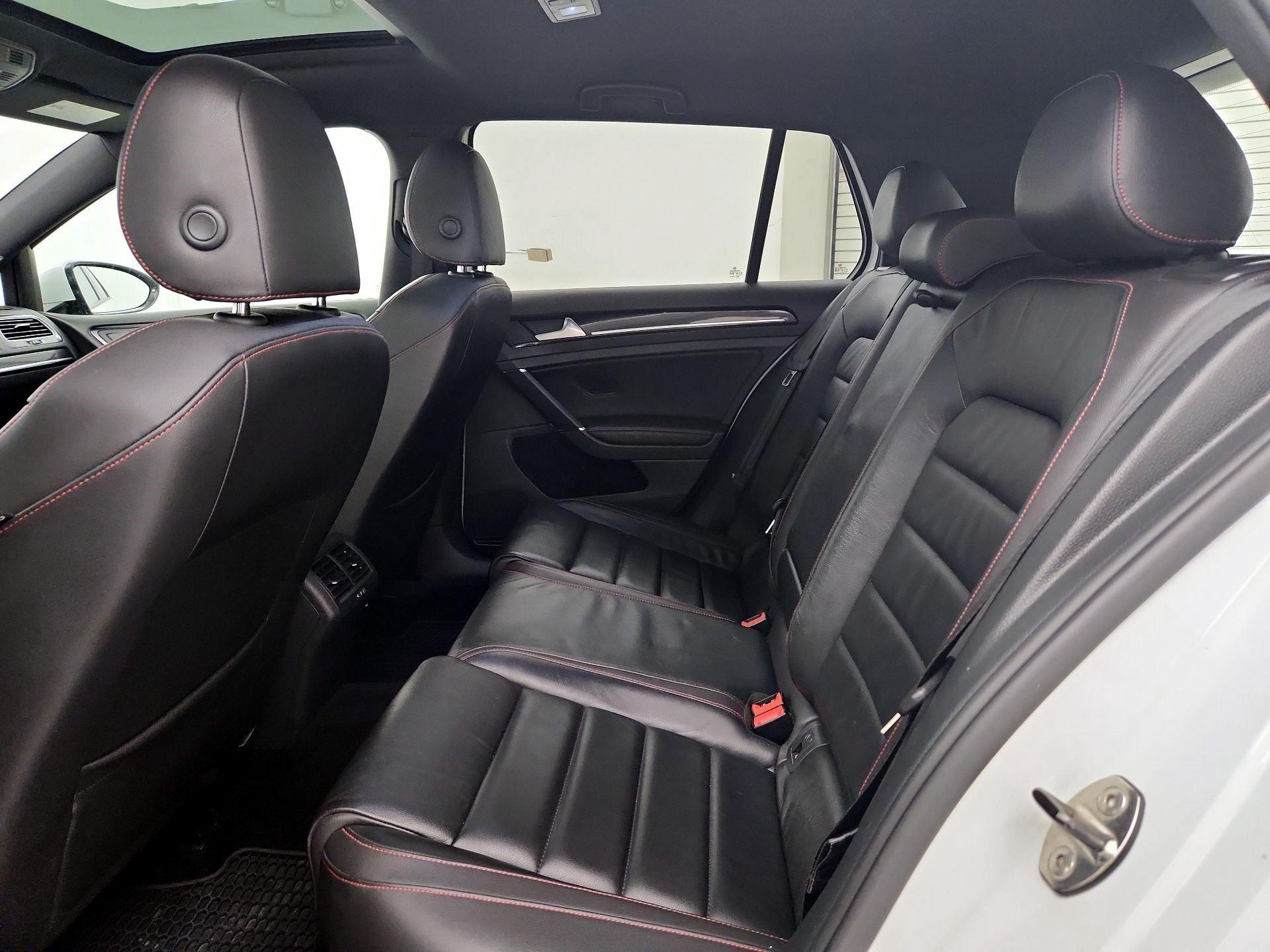 Thumbnail: 2015 Volkswagen Golf - 18