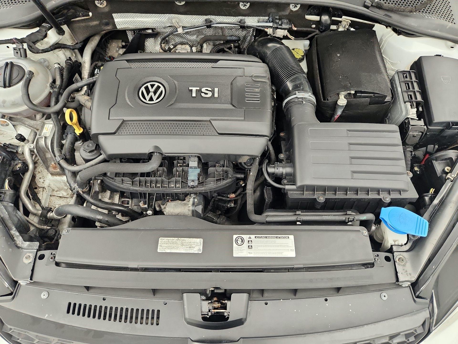 Thumbnail: 2015 Volkswagen Golf - 20