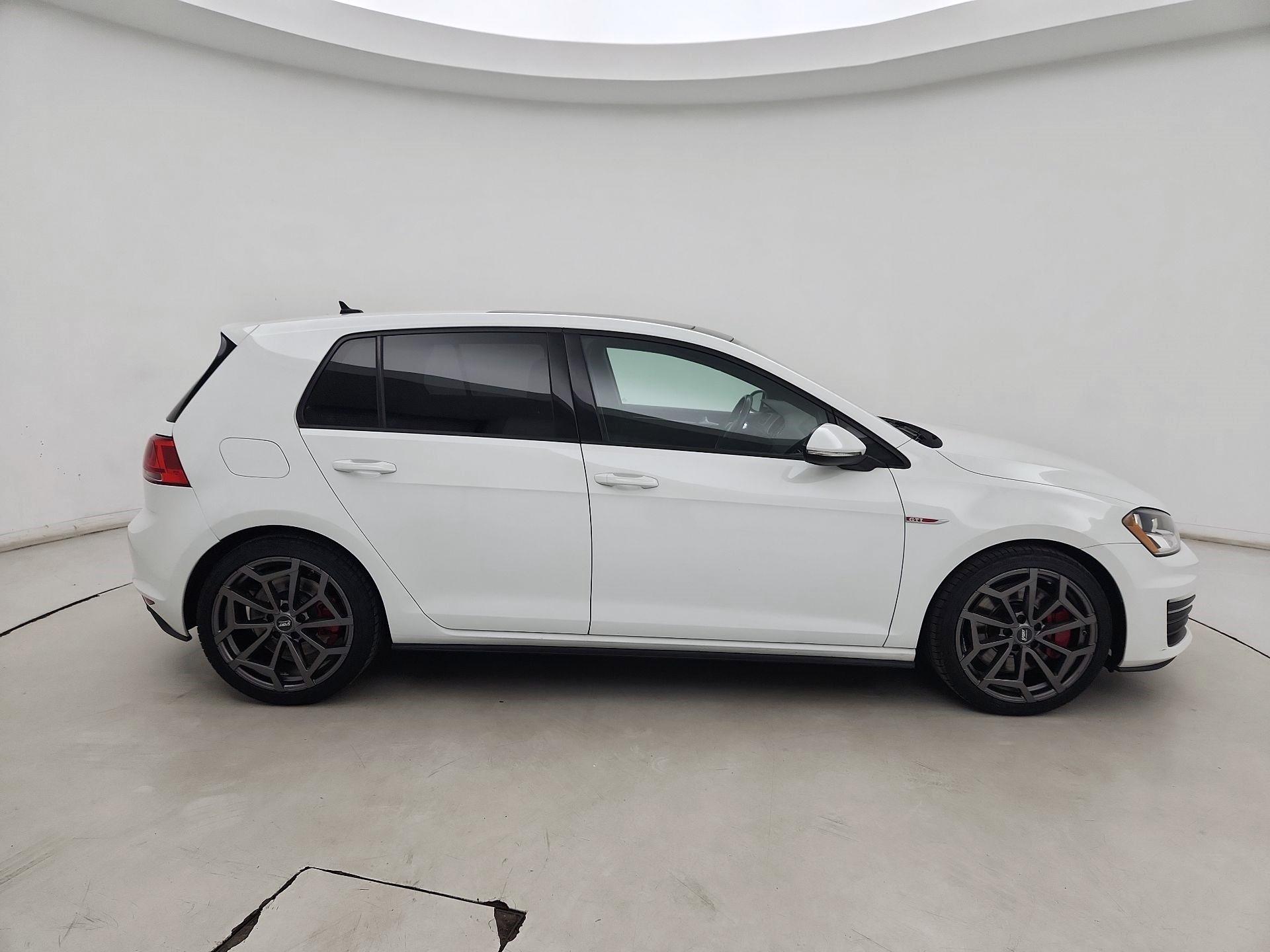 Thumbnail: 2015 Volkswagen Golf - 4