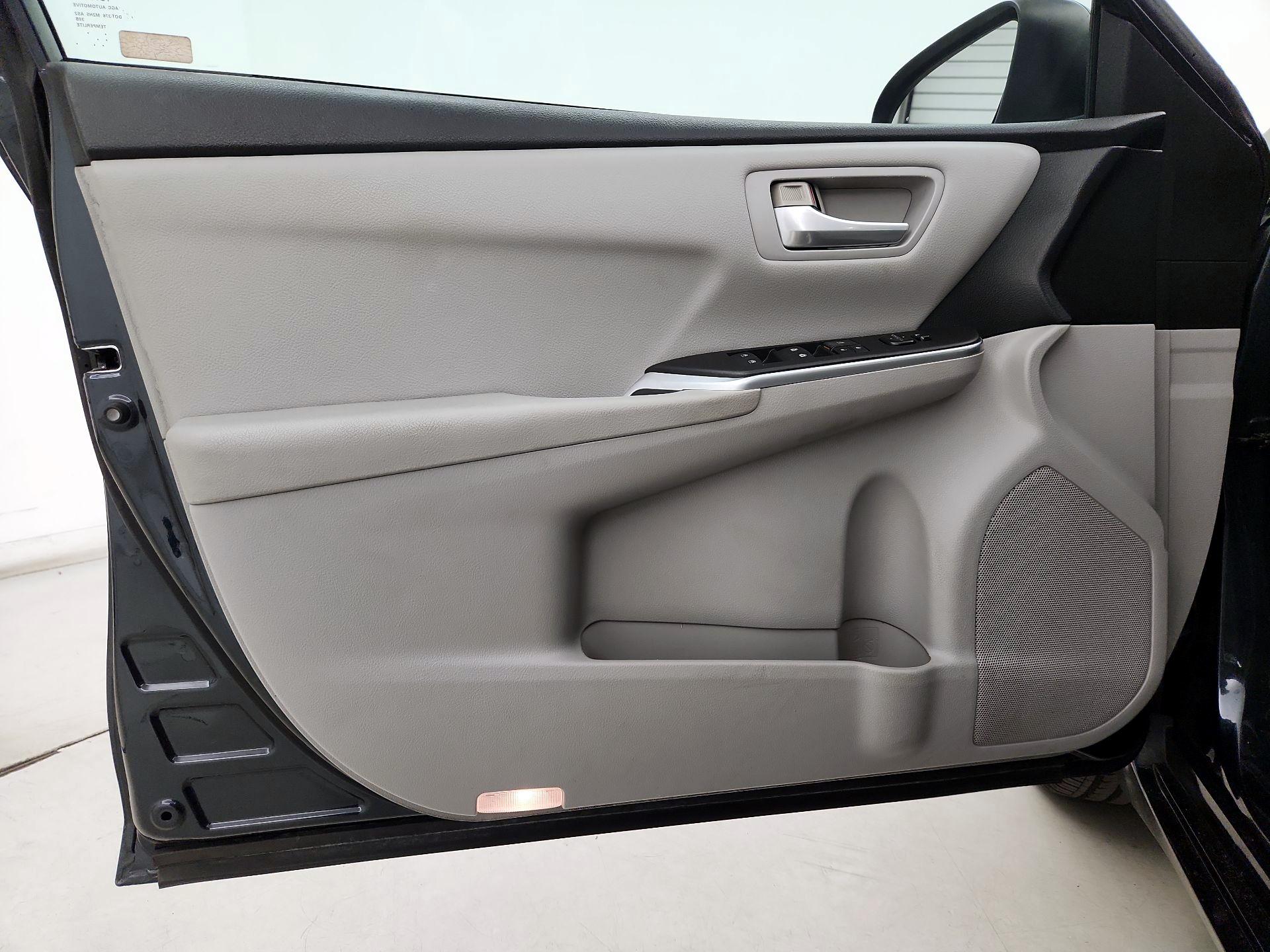 Thumbnail: 2015 Toyota Camry - 12