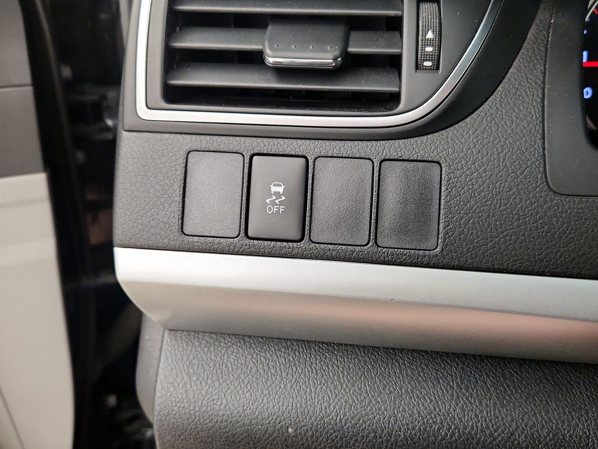 Thumbnail: 2015 Toyota Camry - 13
