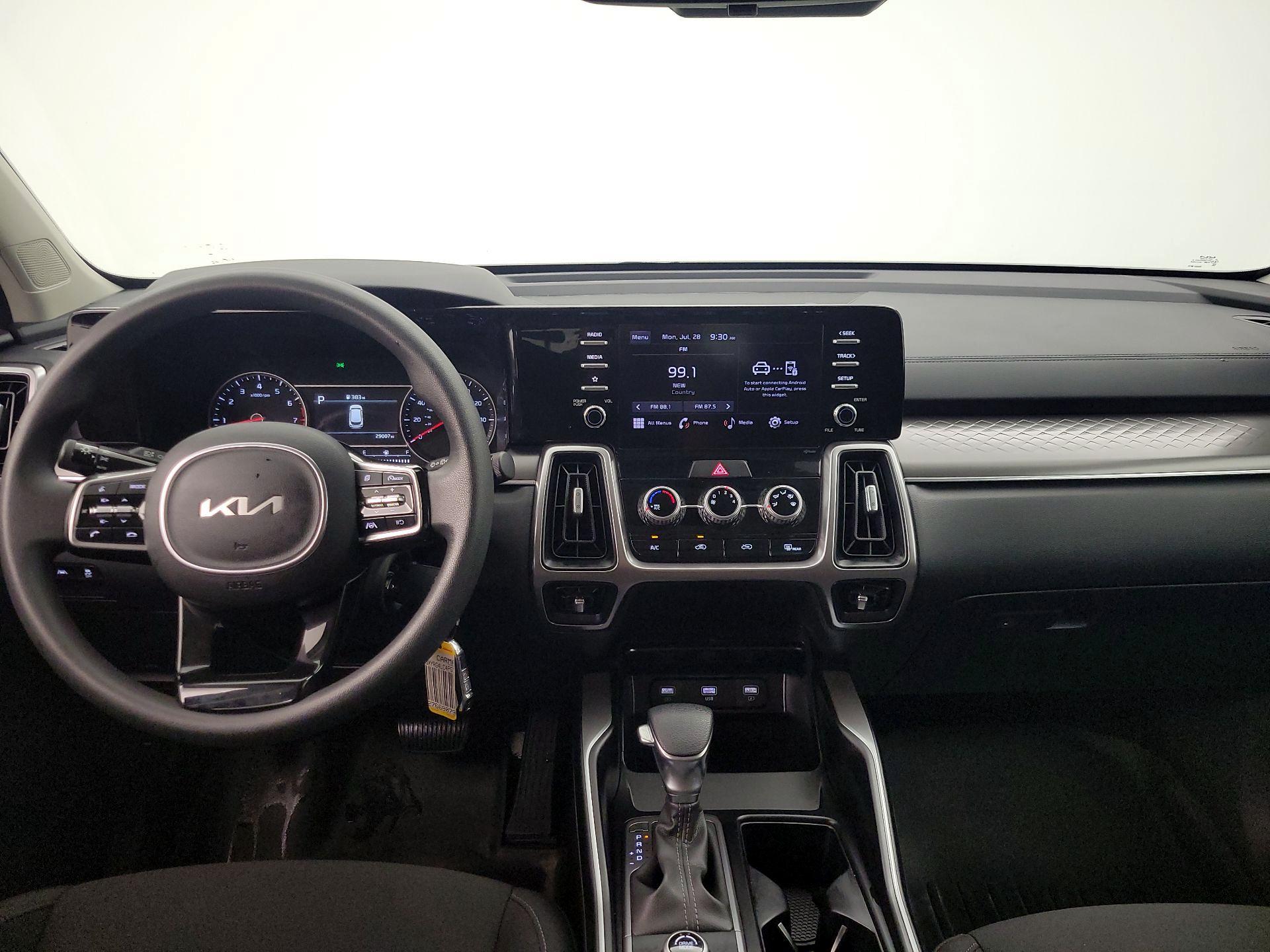 Thumbnail: 2023 Kia Sorento - 9