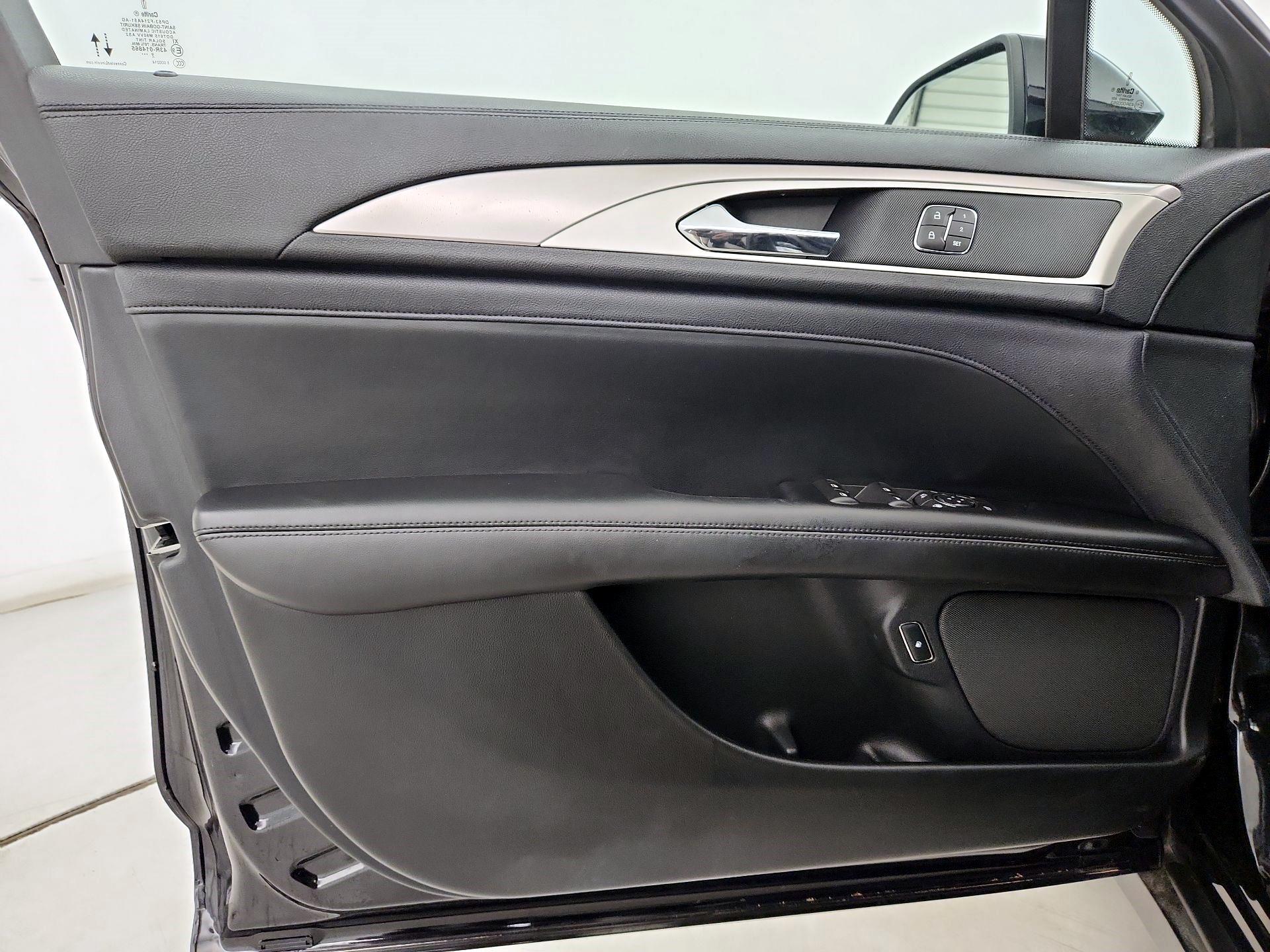 Thumbnail: 2020 Lincoln MKZ - 12