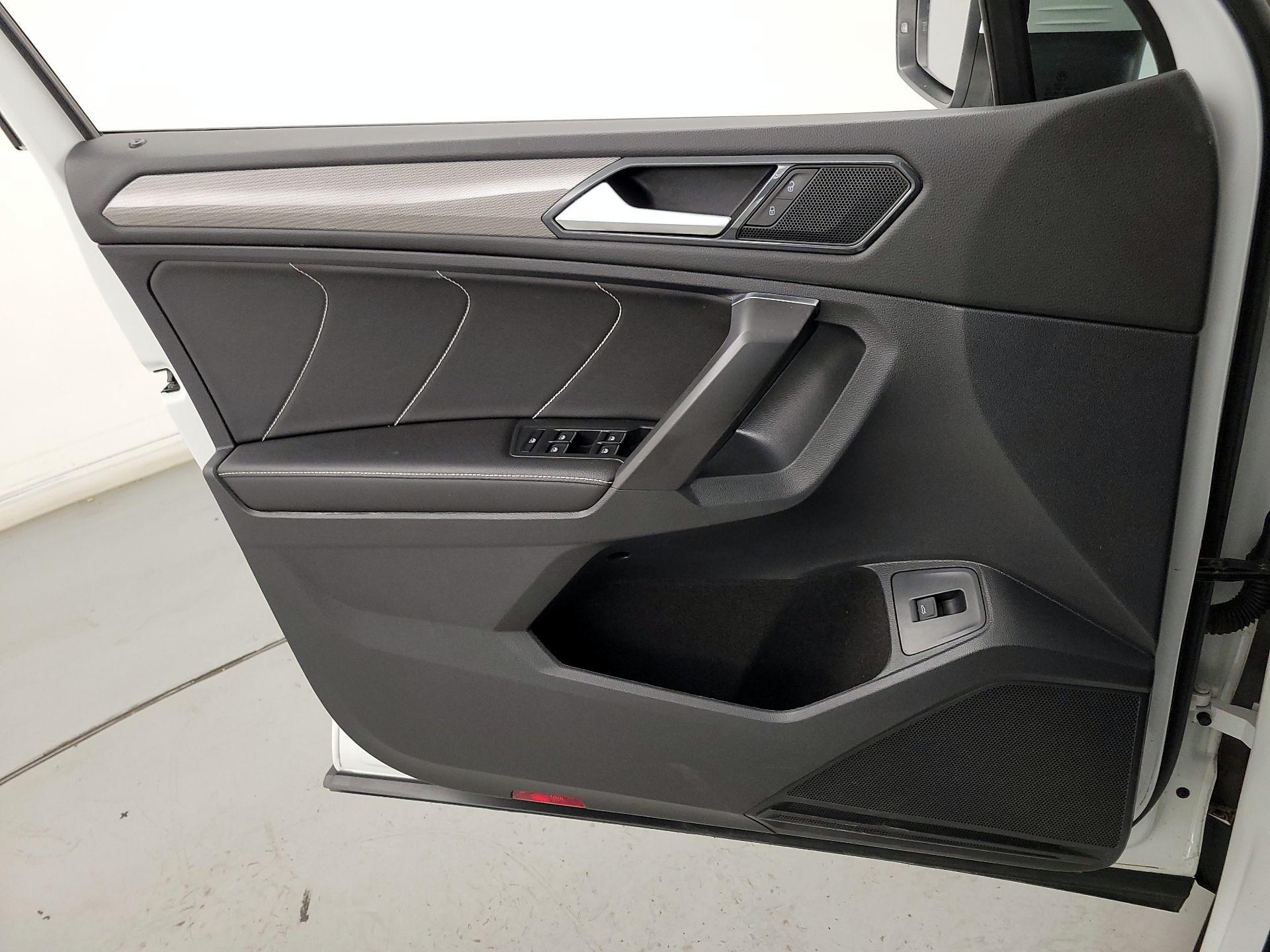 Thumbnail: 2022 Volkswagen Tiguan - 12