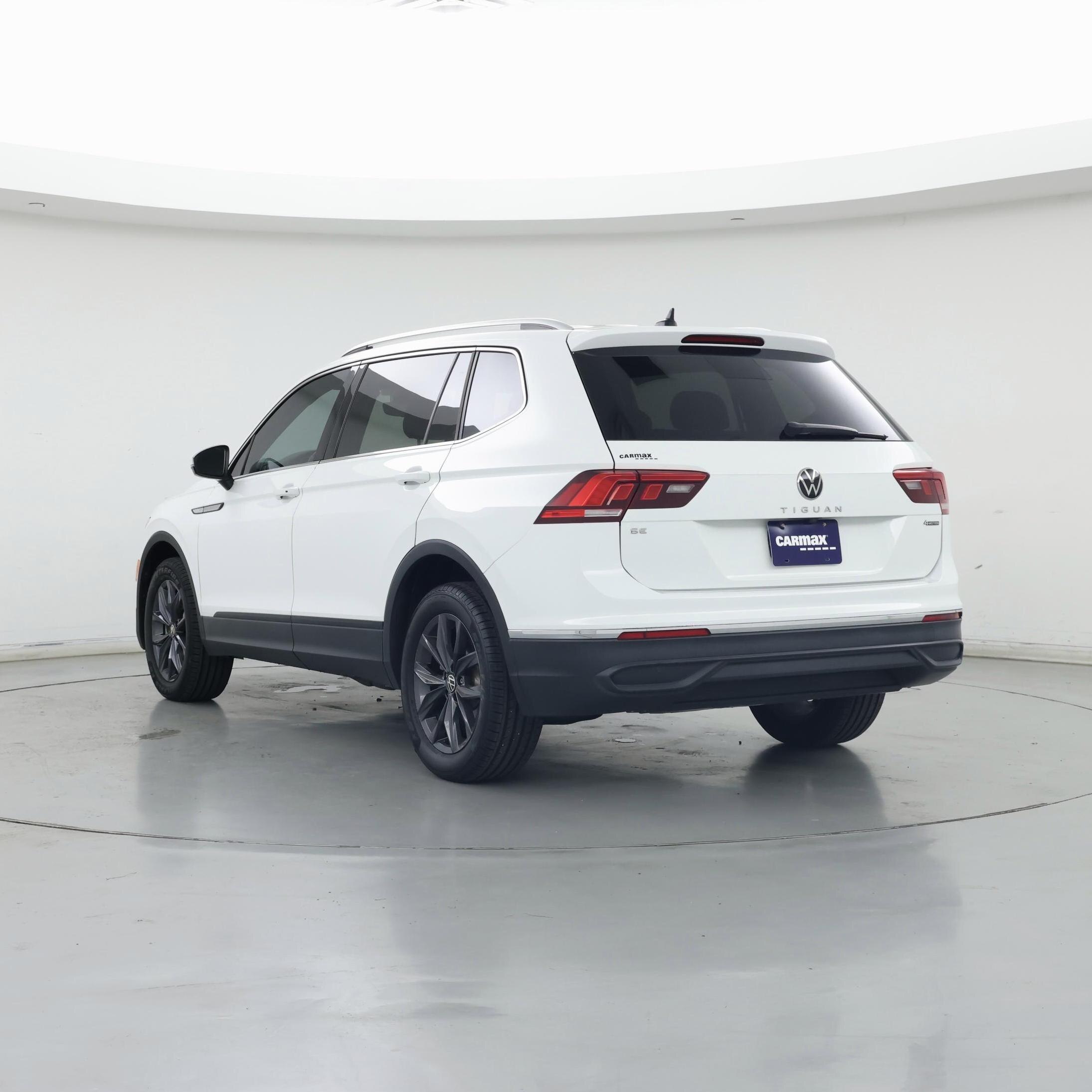 Thumbnail: 2022 Volkswagen Tiguan - 2