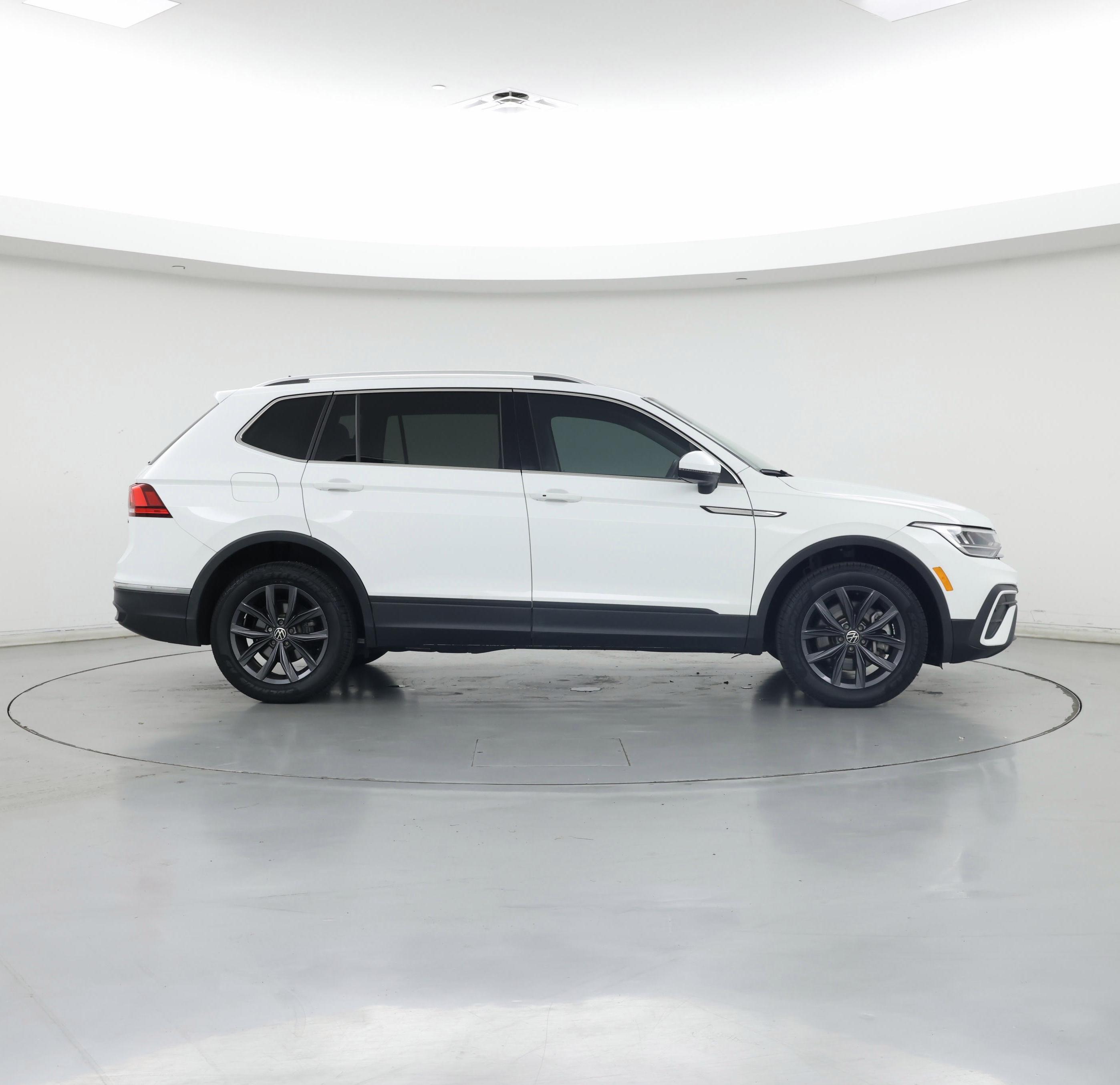 Thumbnail: 2022 Volkswagen Tiguan - 7