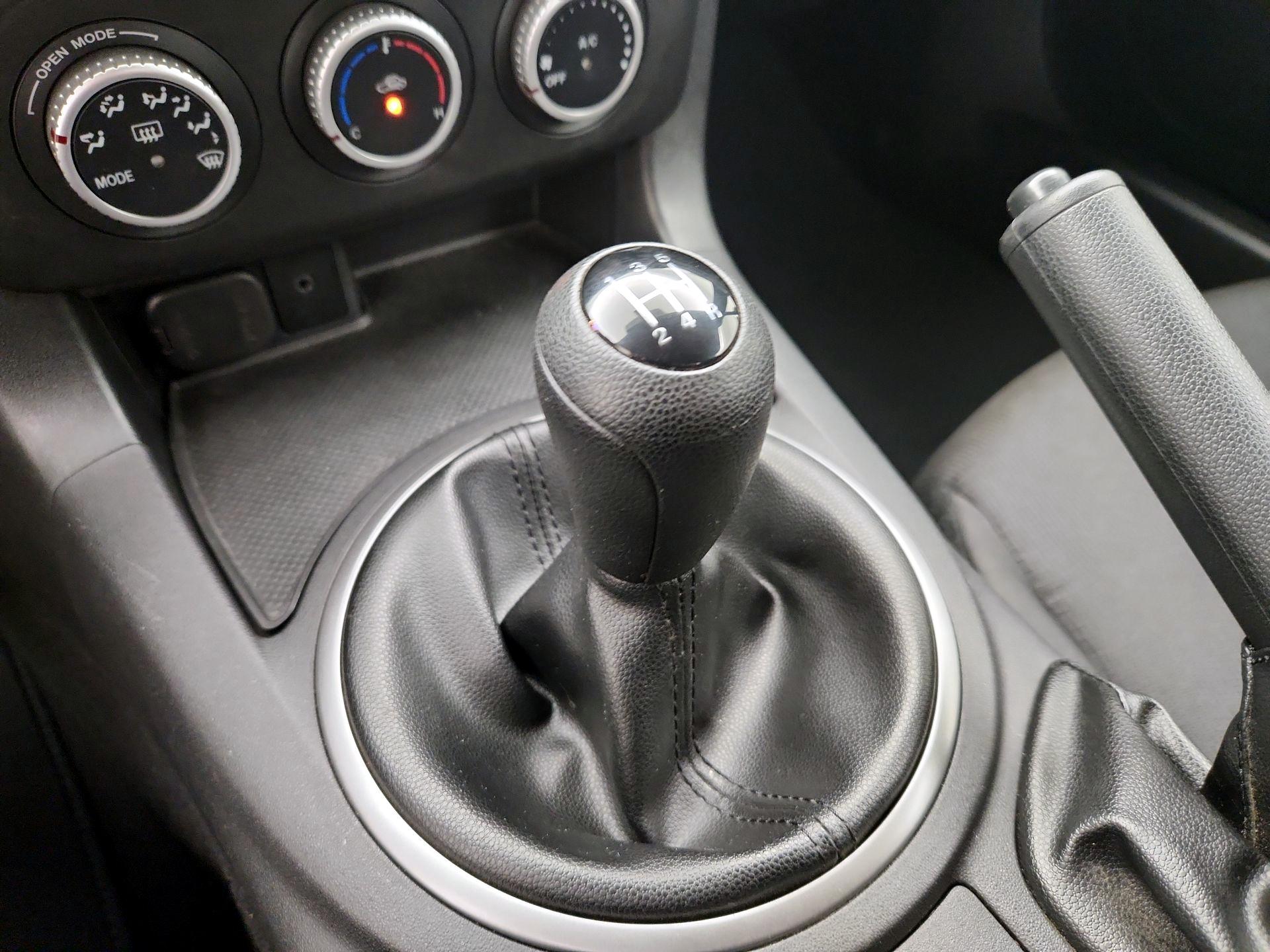 Thumbnail: 2013 Mazda MX-5 Miata - 16