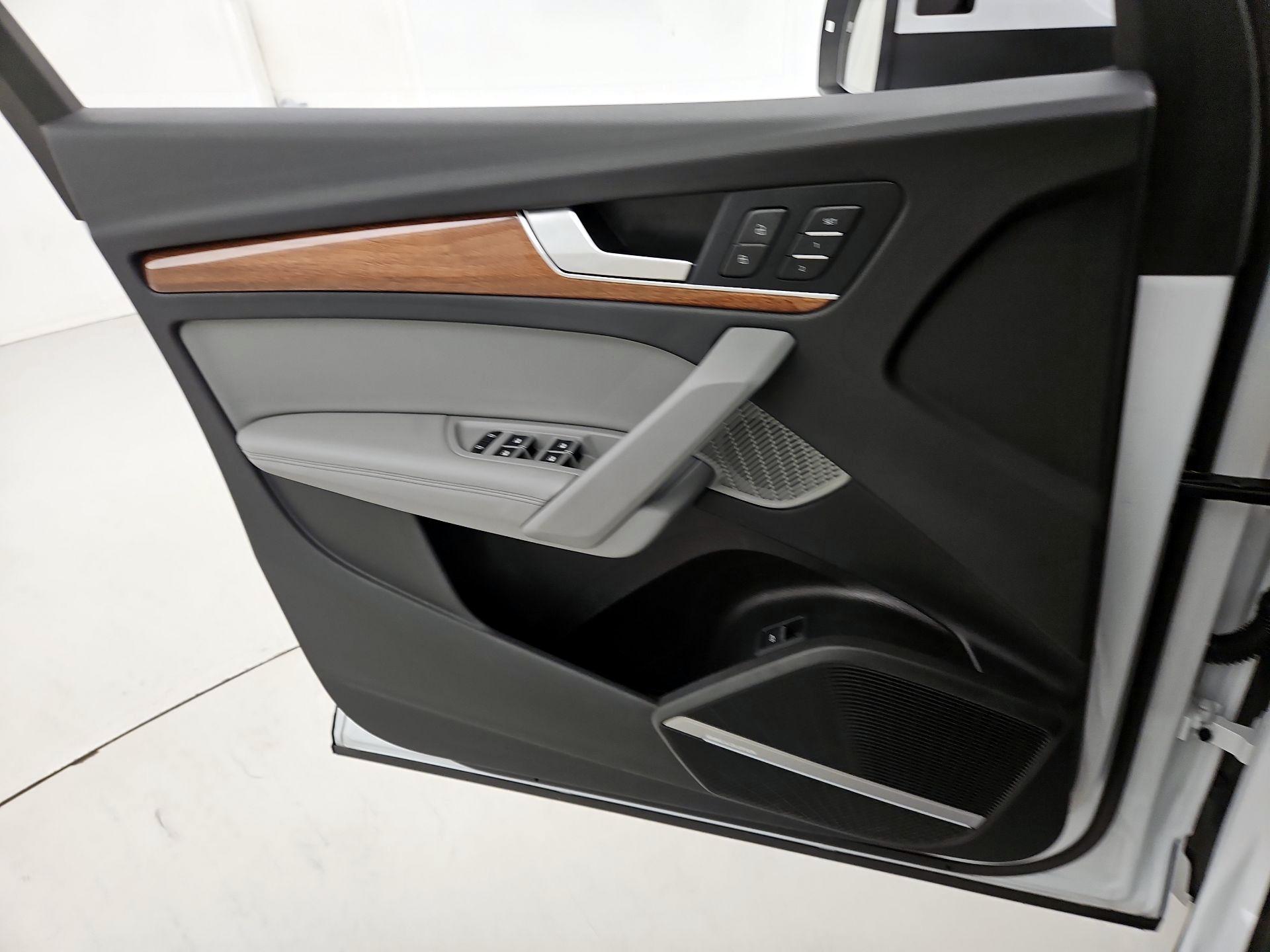 Thumbnail: 2023 Audi Q5 - 12
