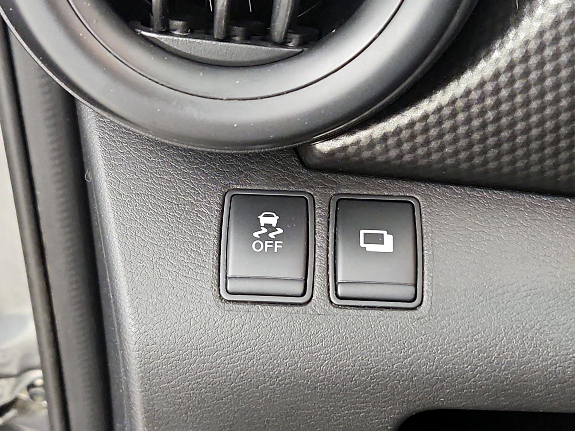 Thumbnail: 2018 Nissan Kicks - 13