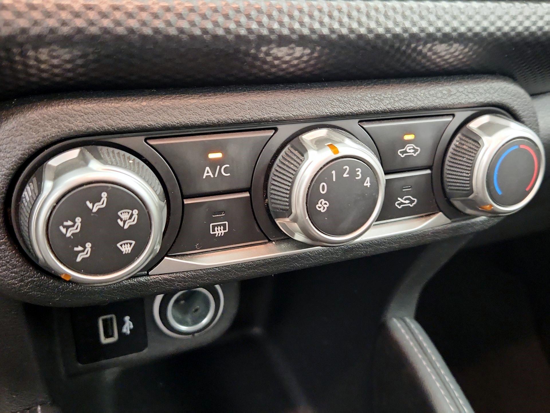 Thumbnail: 2018 Nissan Kicks - 16