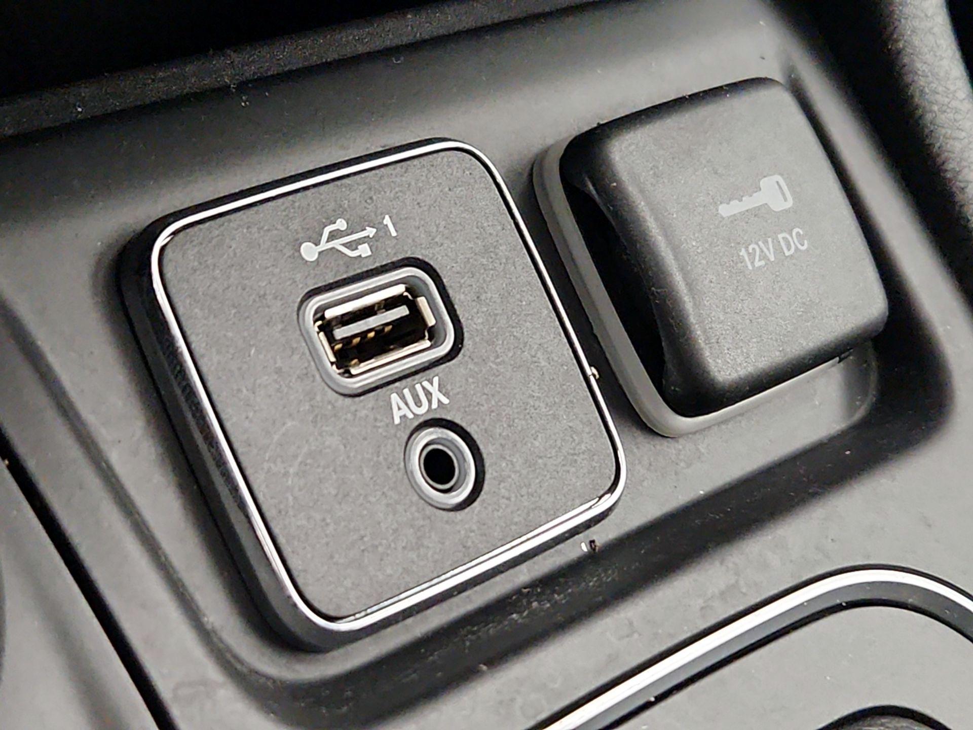Thumbnail: 2019 Jeep Cherokee - 18