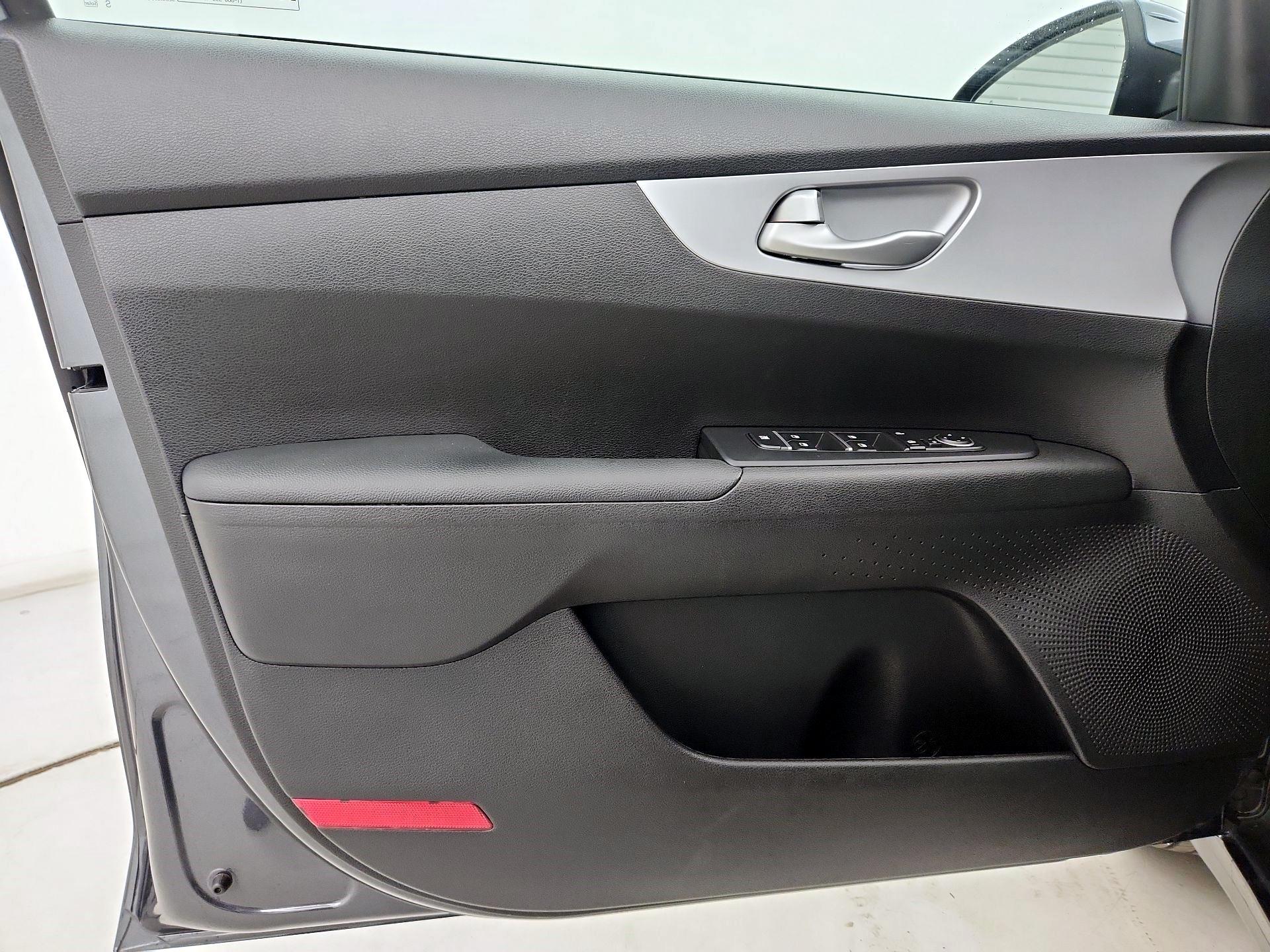 Thumbnail: 2023 Kia Forte - 12