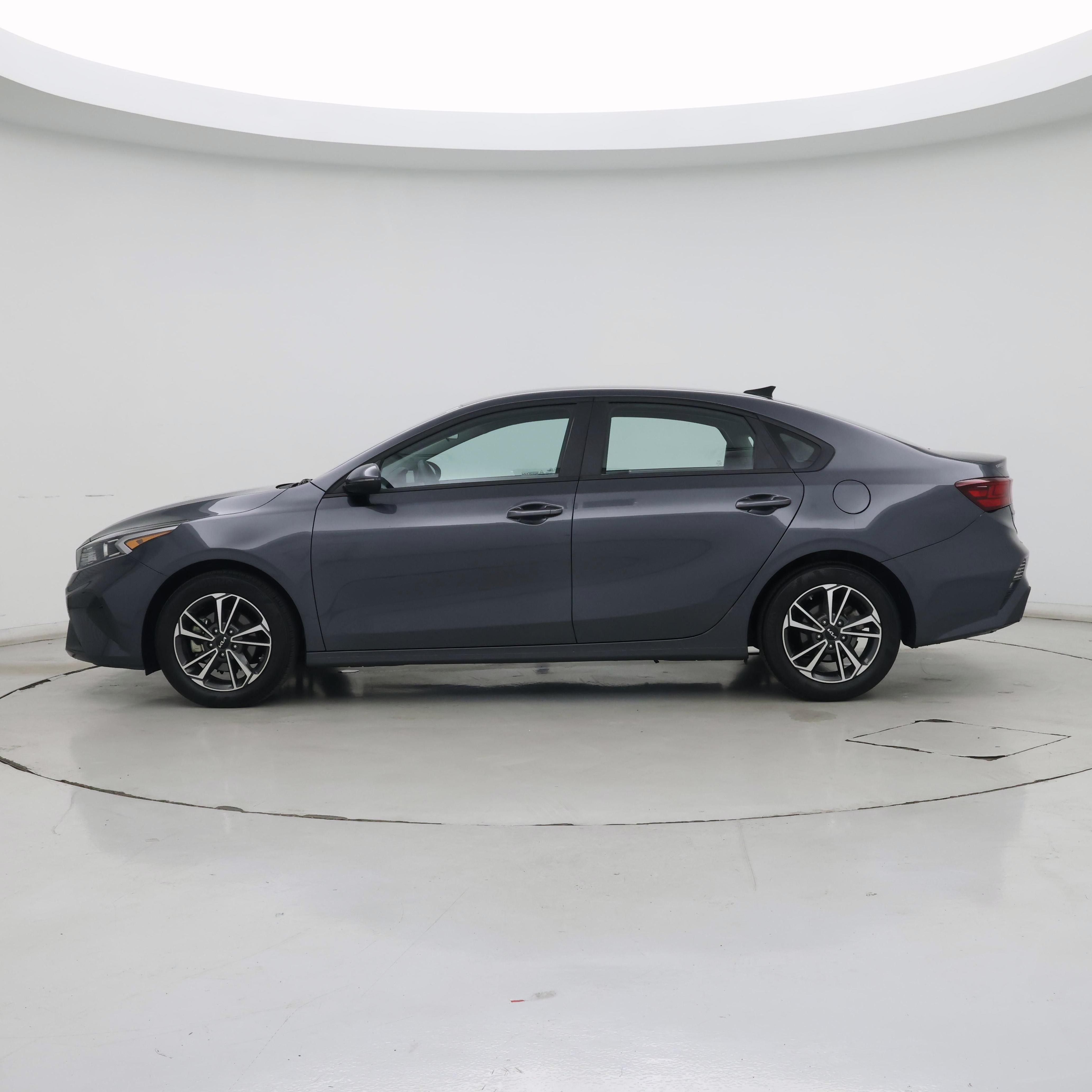 Thumbnail: 2023 Kia Forte - 3