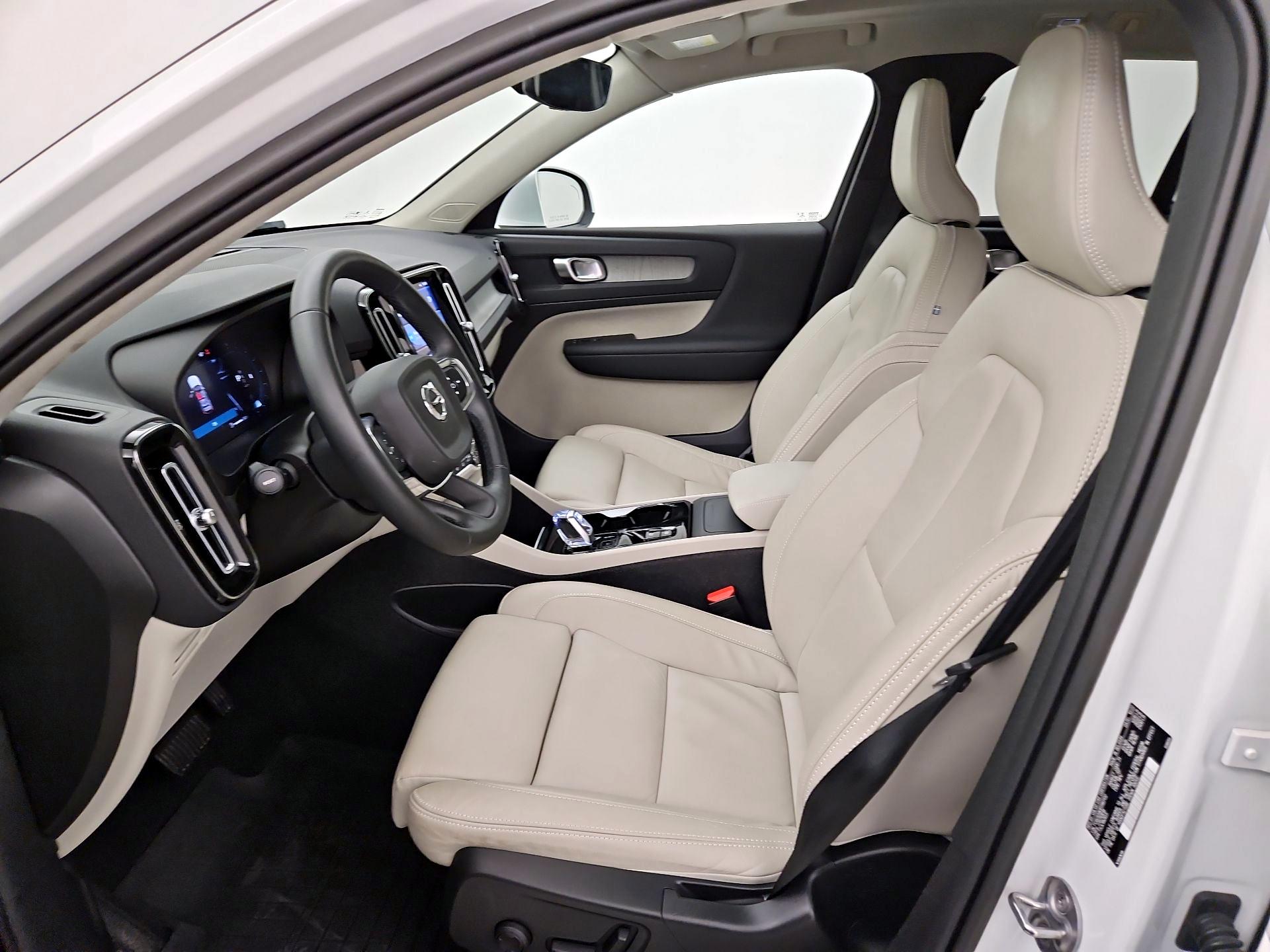 Thumbnail: 2023 Volvo XC40 - 11