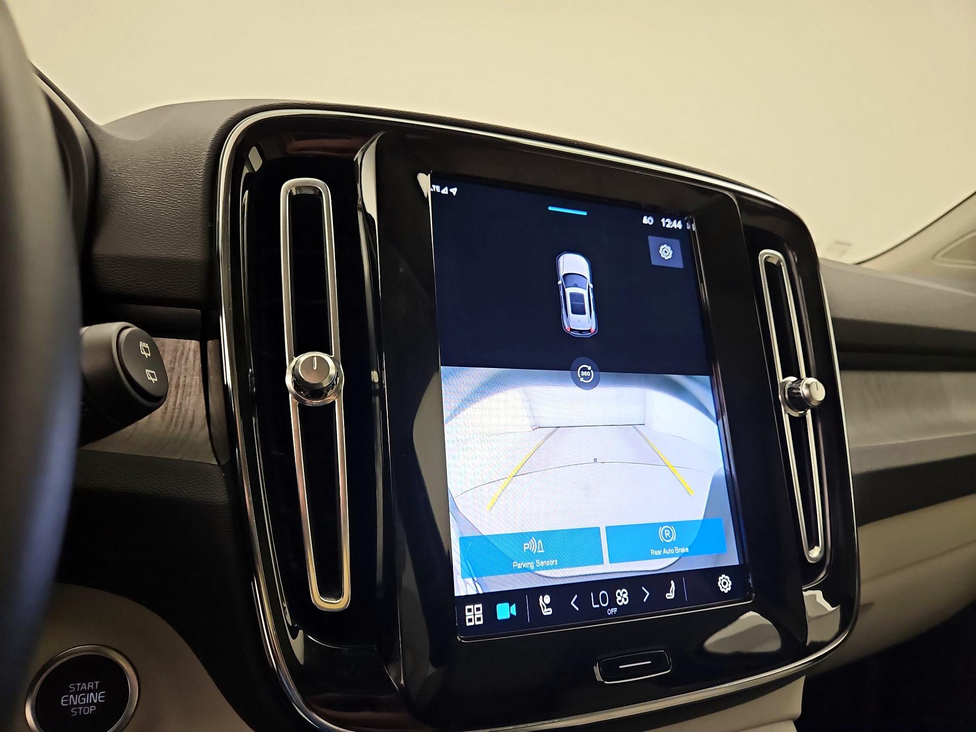 Thumbnail: 2023 Volvo XC40 - 15