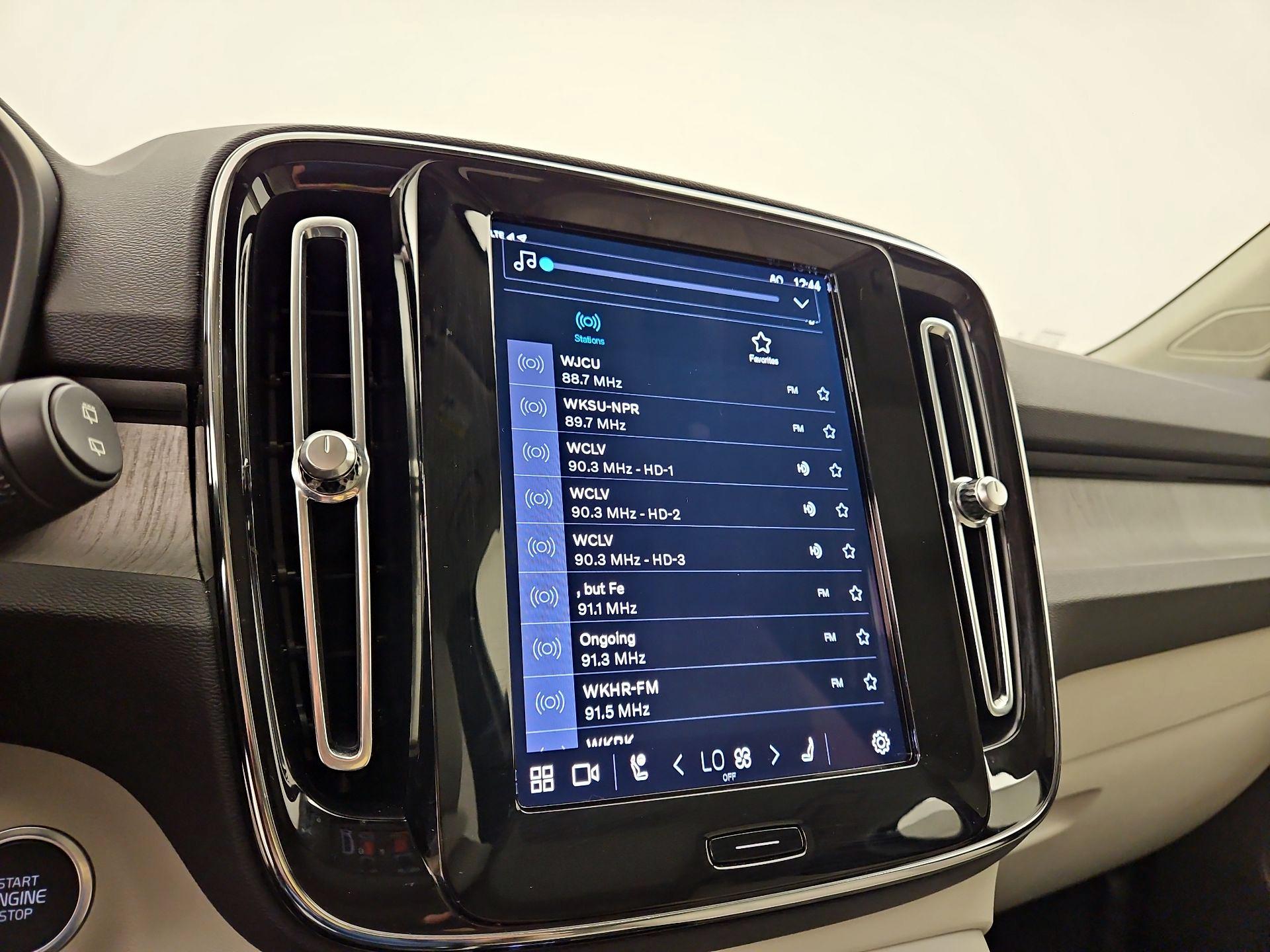 Thumbnail: 2023 Volvo XC40 - 16