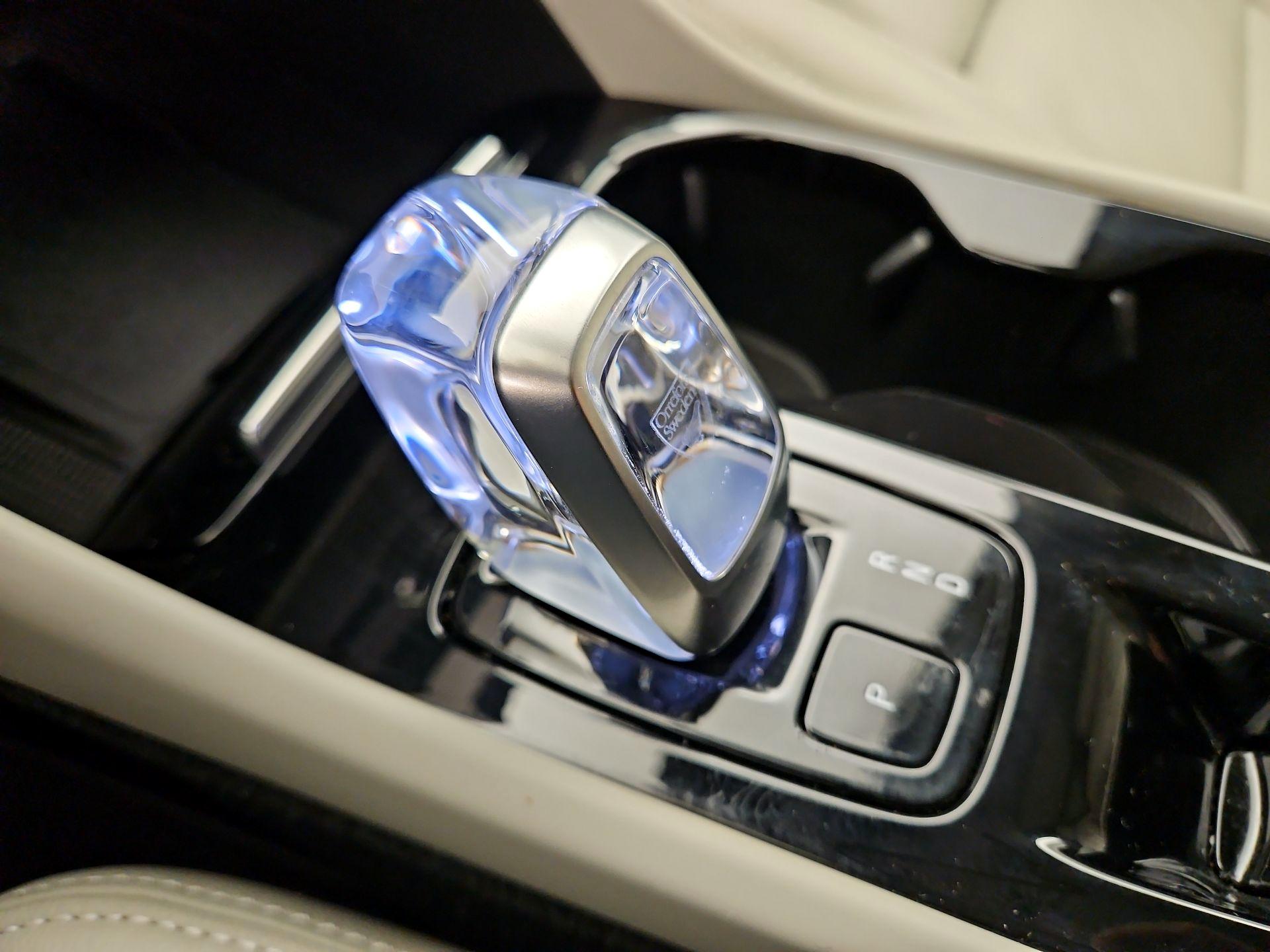 Thumbnail: 2023 Volvo XC40 - 18