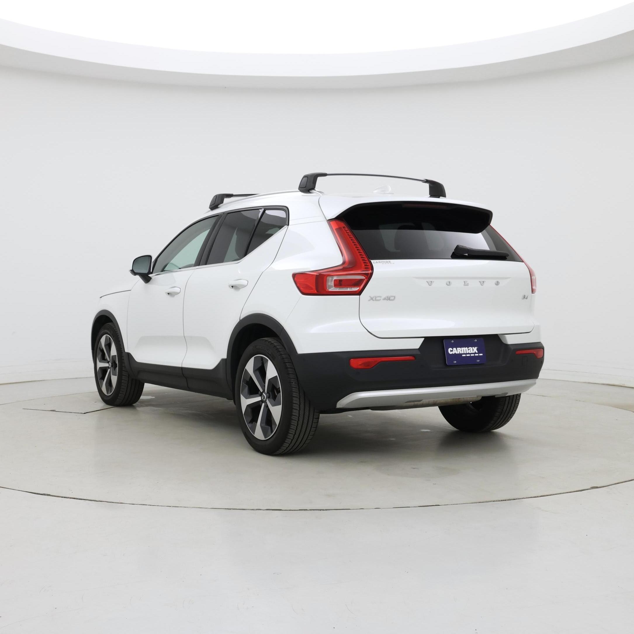 Thumbnail: 2023 Volvo XC40 - 2