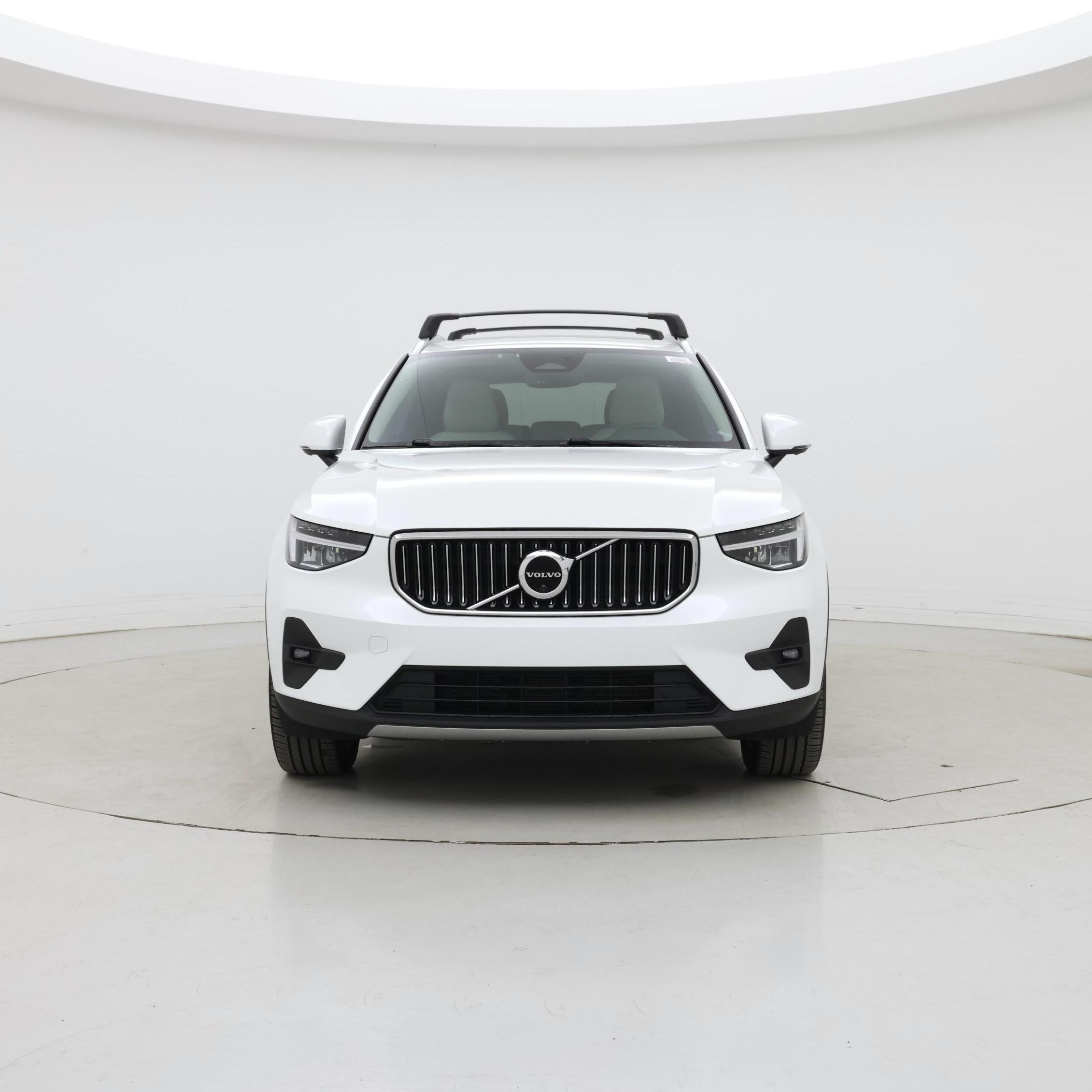 Thumbnail: 2023 Volvo XC40 - 5