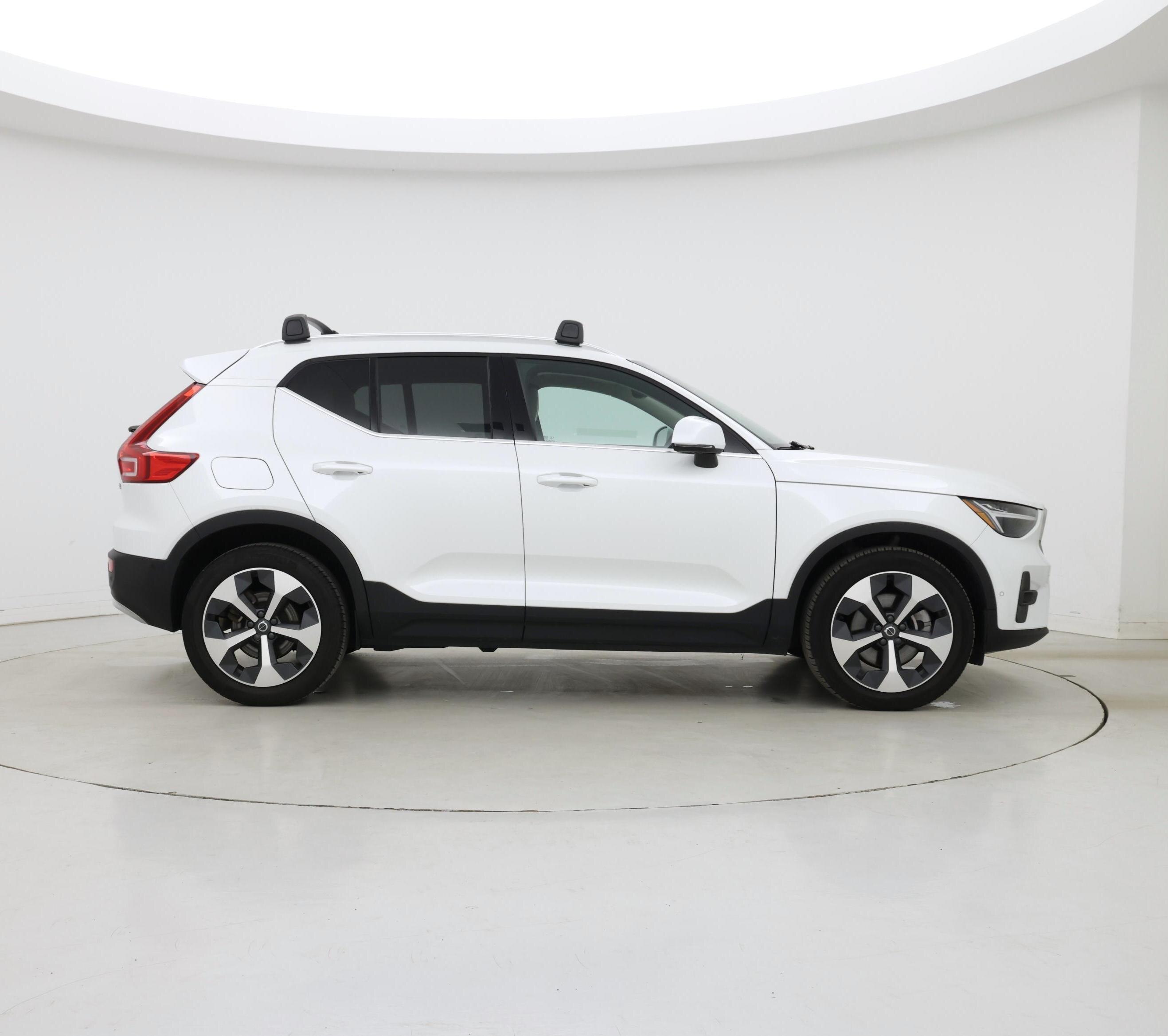 Thumbnail: 2023 Volvo XC40 - 7