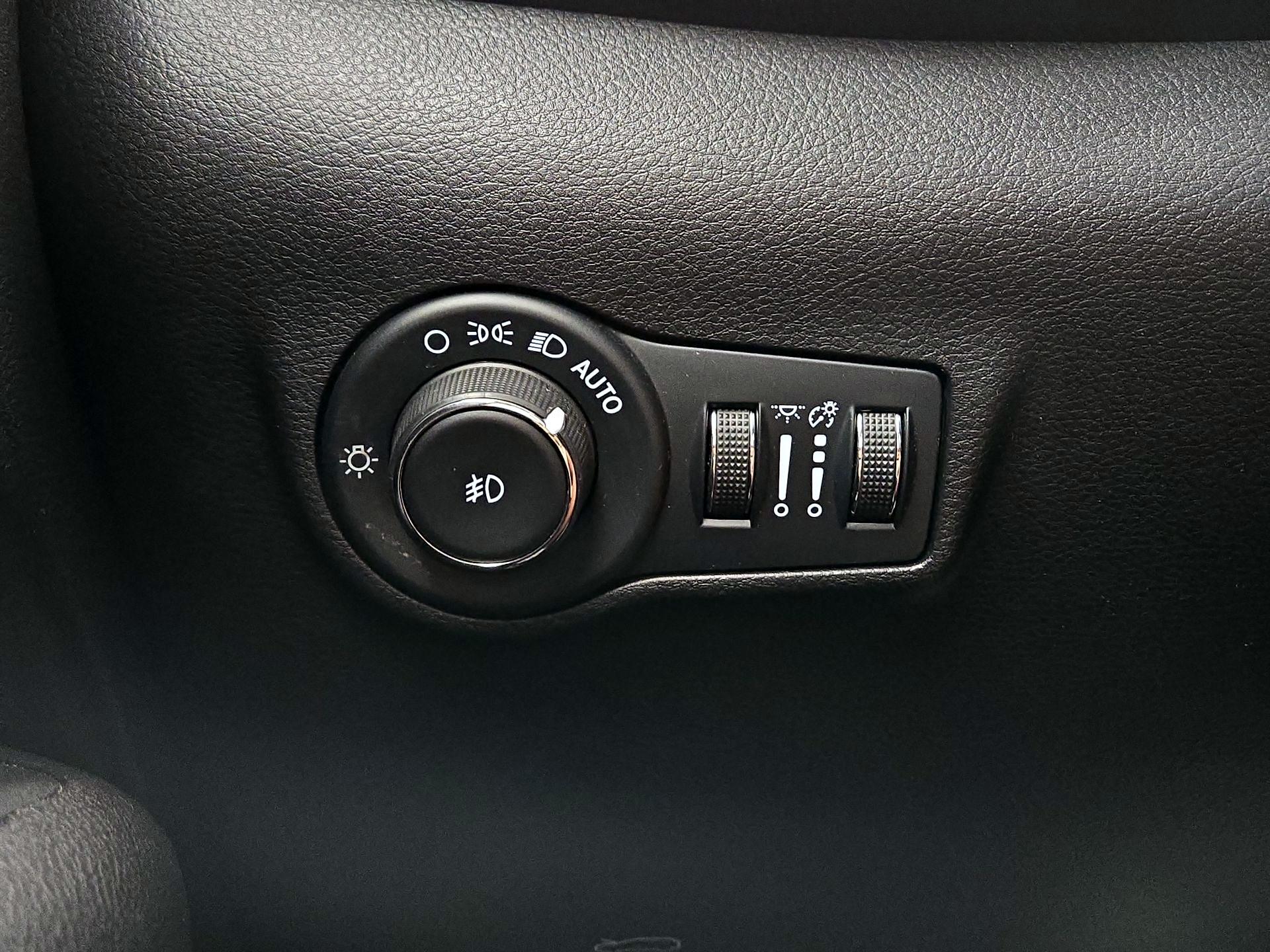 Thumbnail: 2022 Jeep Compass - 13