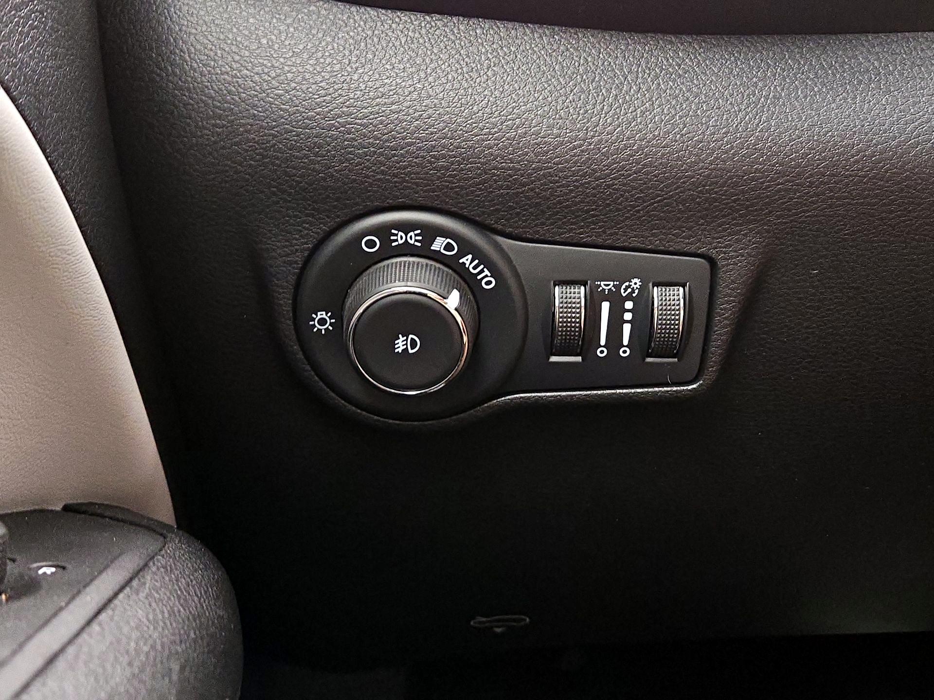Thumbnail: 2022 Jeep Compass - 13