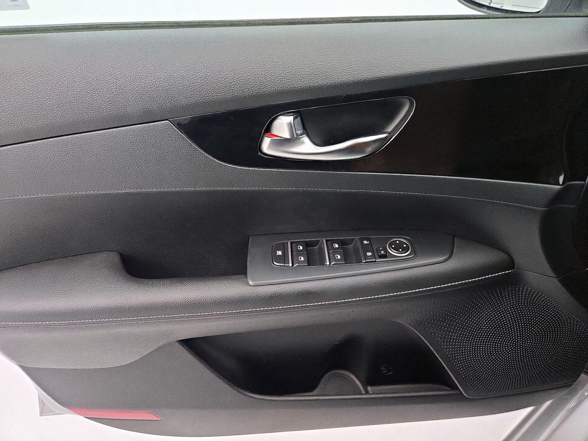 Thumbnail: 2019 Kia Forte - 12