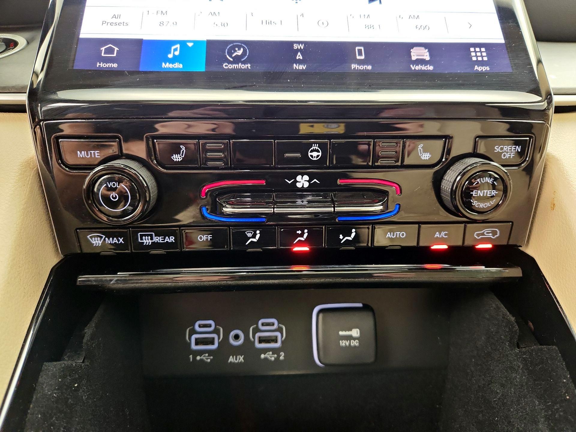 Thumbnail: 2022 Jeep Grand Cherokee - 17