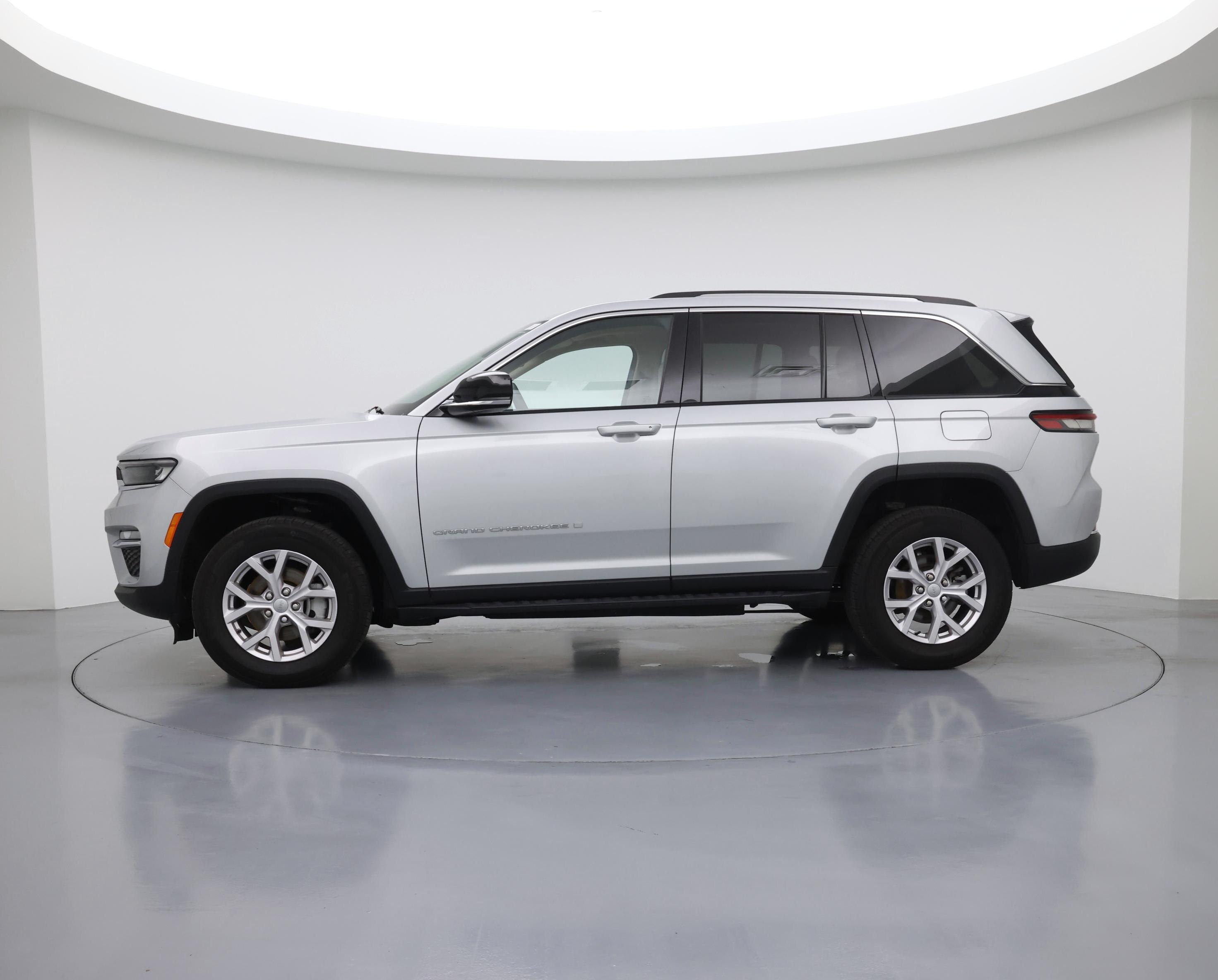 Thumbnail: 2022 Jeep Grand Cherokee - 3