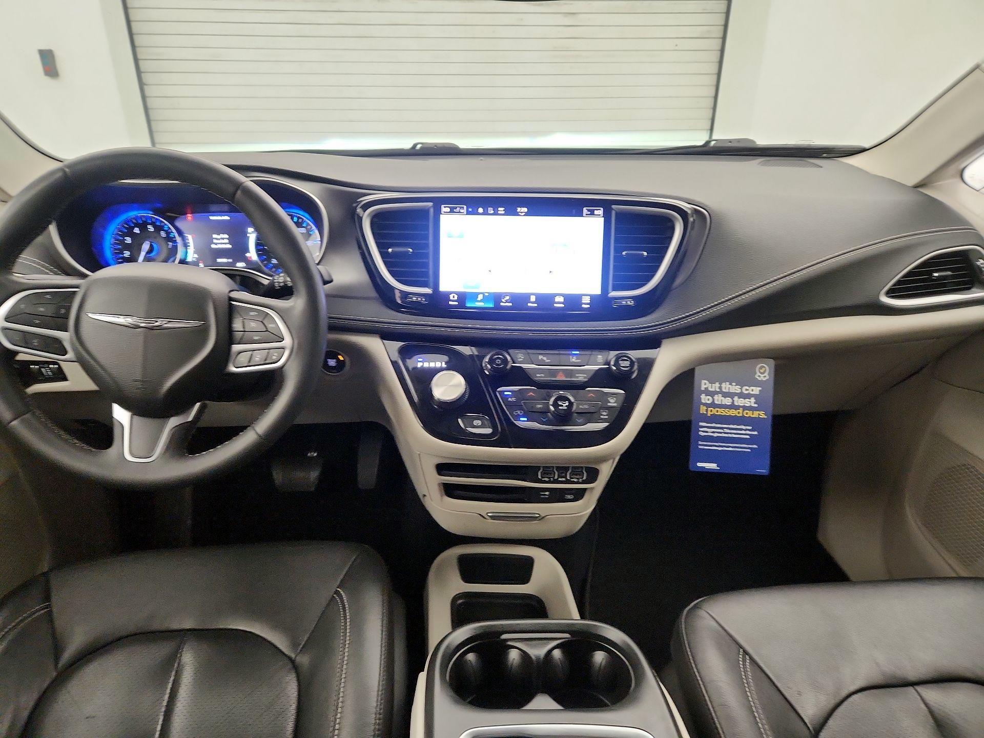 Thumbnail: 2022 Chrysler Pacifica - 9