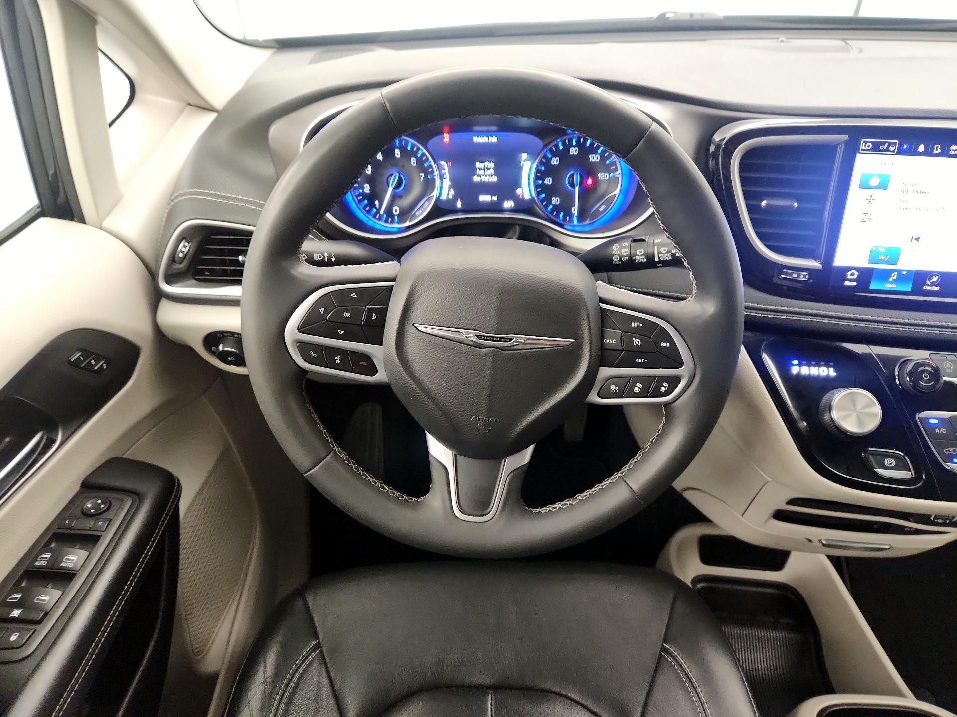Thumbnail: 2022 Chrysler Pacifica - 10