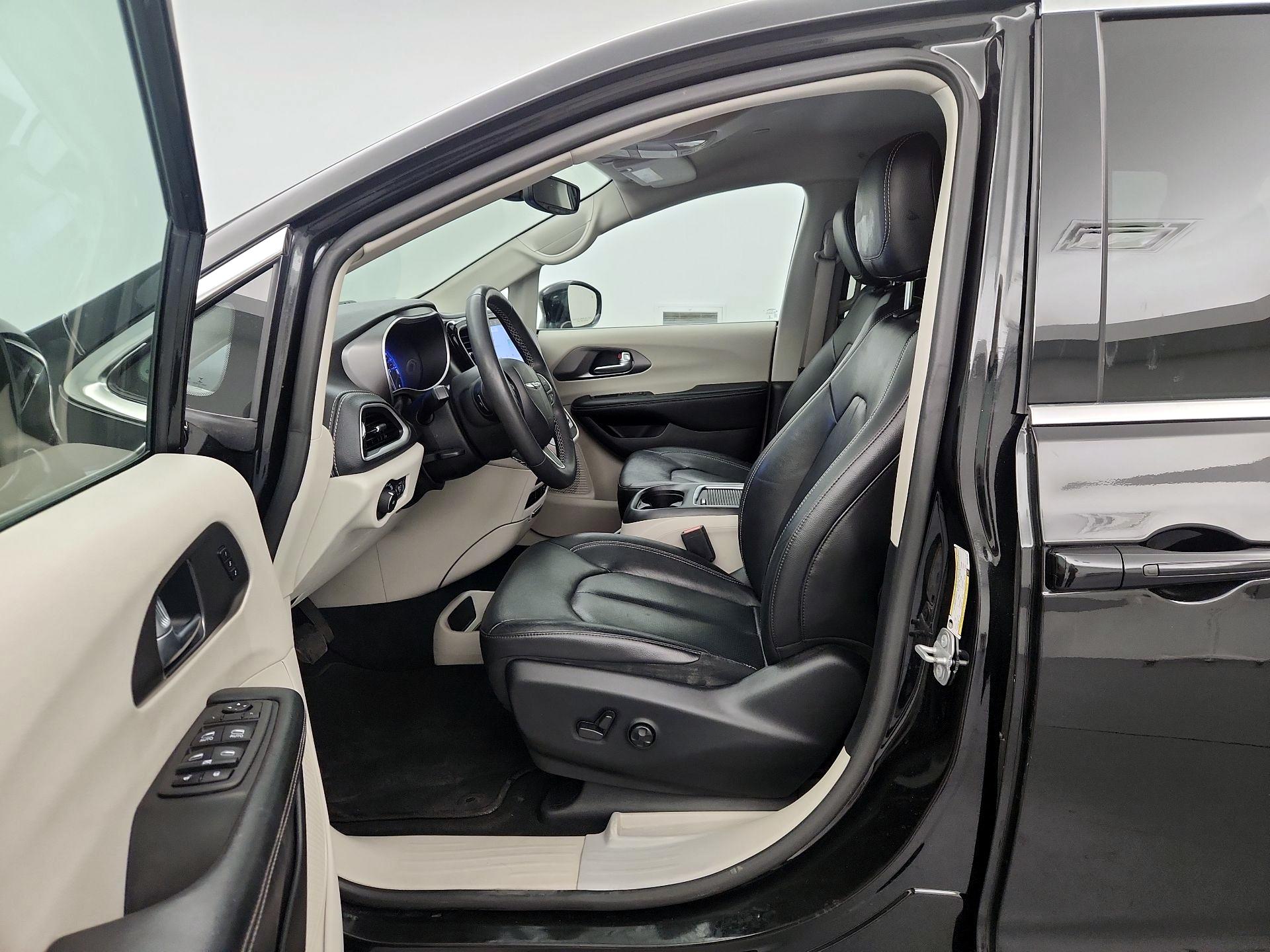 Thumbnail: 2022 Chrysler Pacifica - 11
